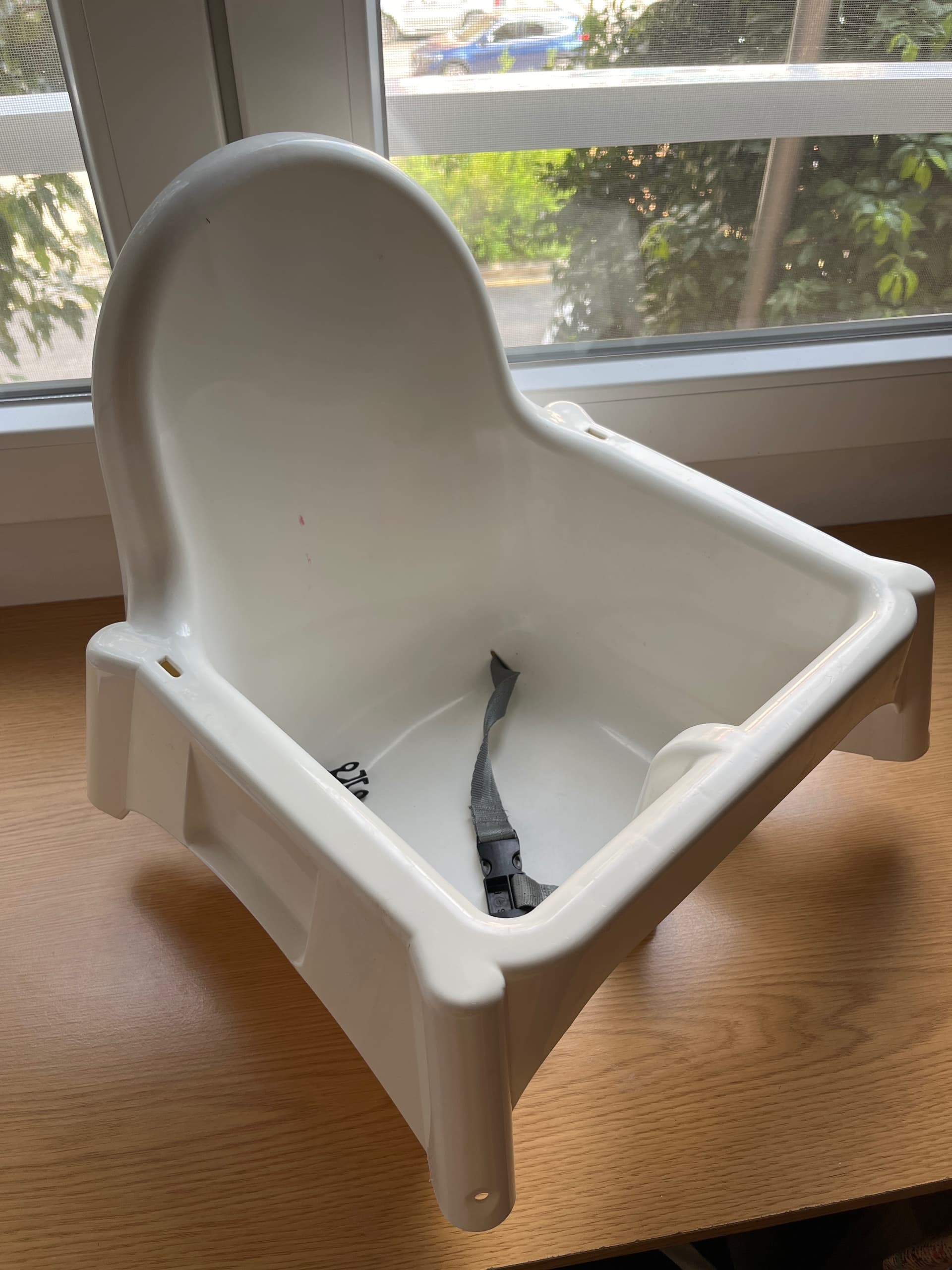 ANTILOP highchair with safety belt, white/white