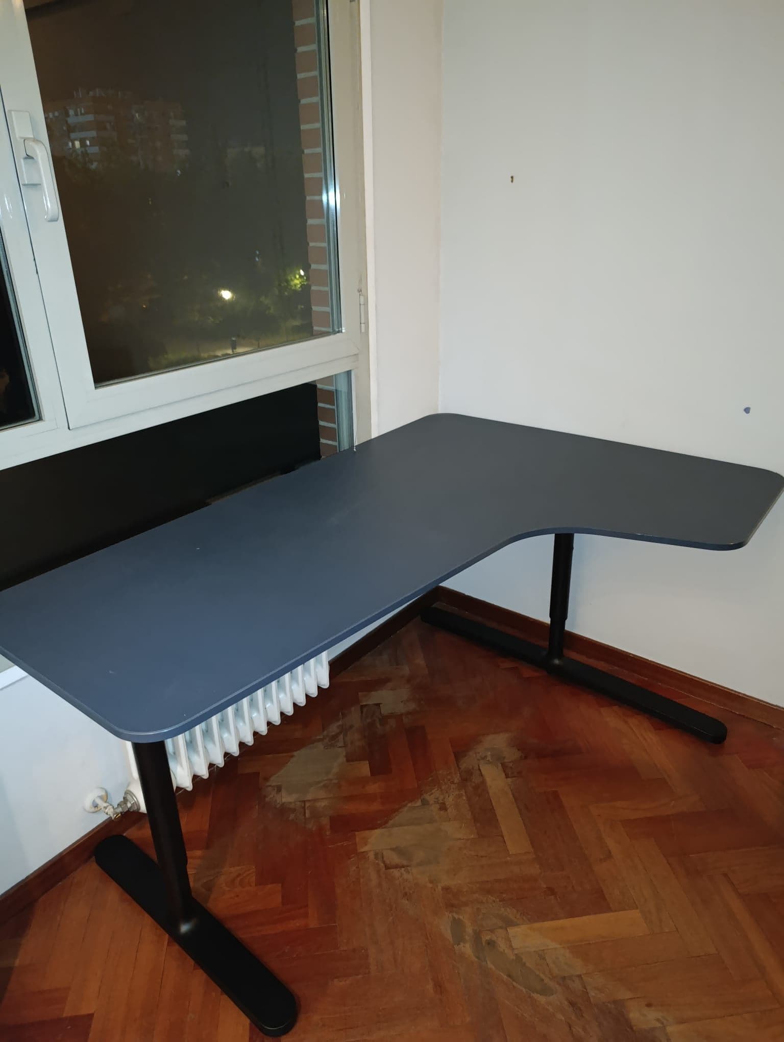 MESA BEKANT combinación escritorio ala dcha, linóleo azul/negro