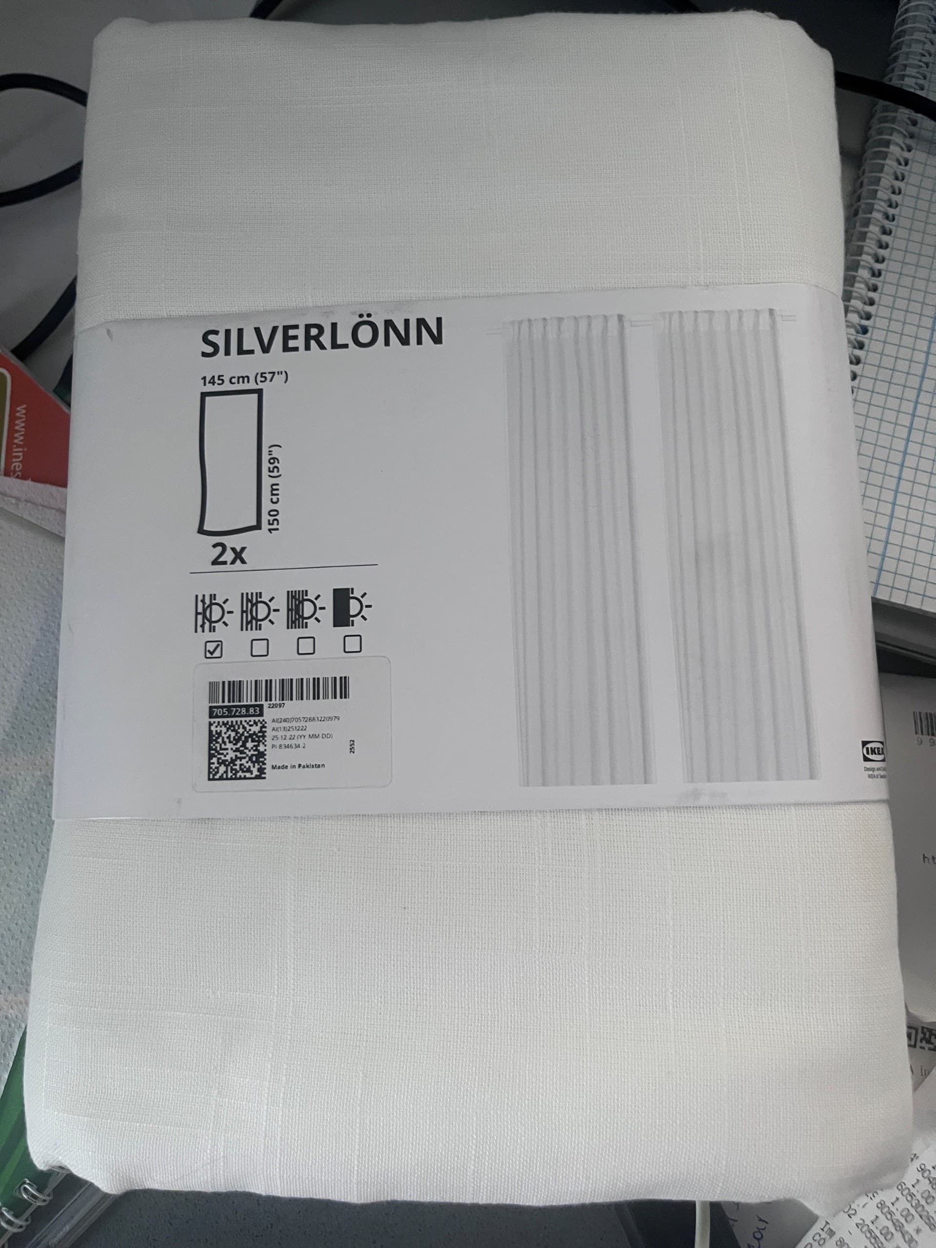 SILVERLÖNN cortina, par, branco/con cinta de prego, 145x150 cm
