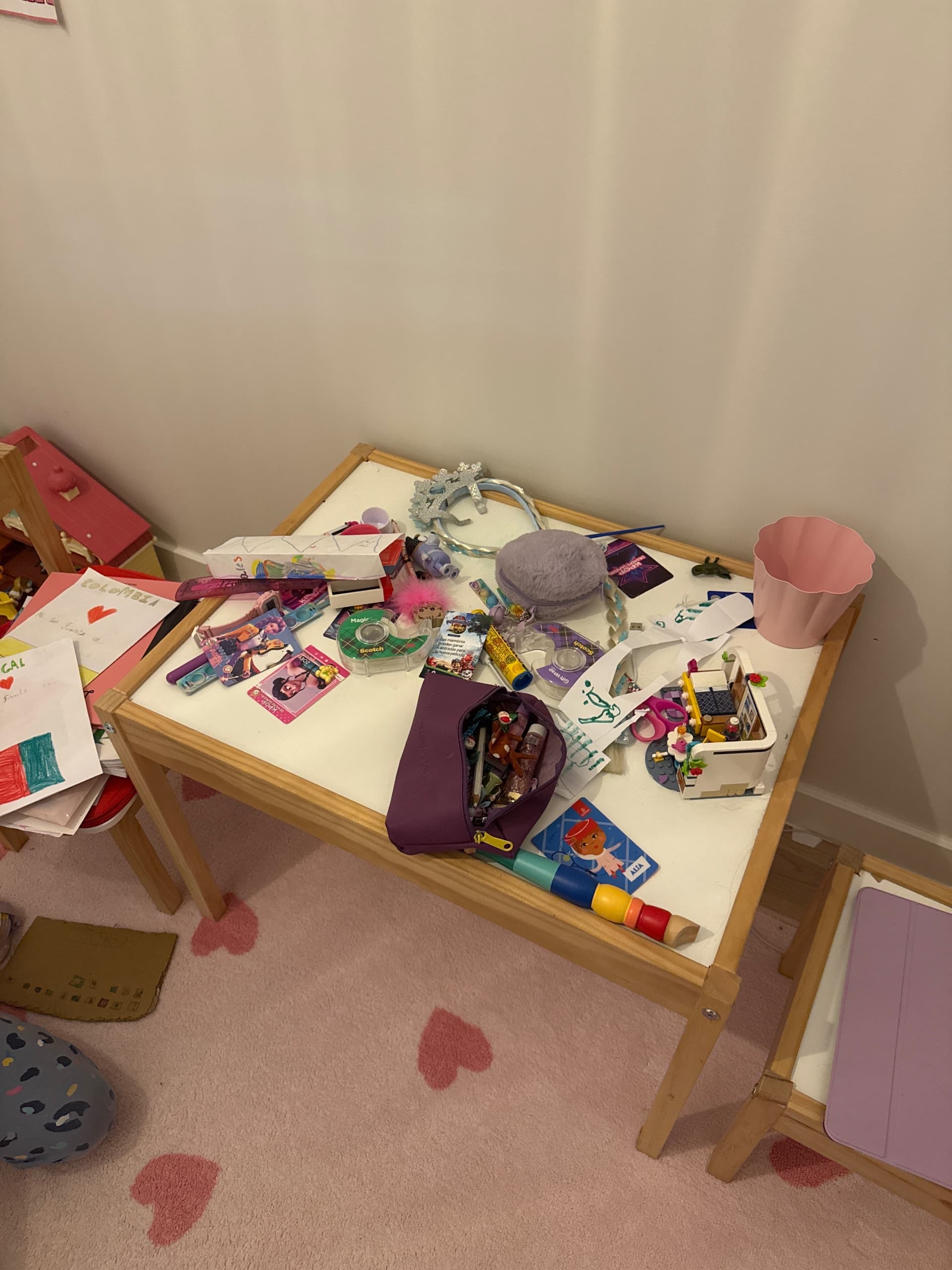 LÄTT mesa para niños con 2 sillas, blanco/pino