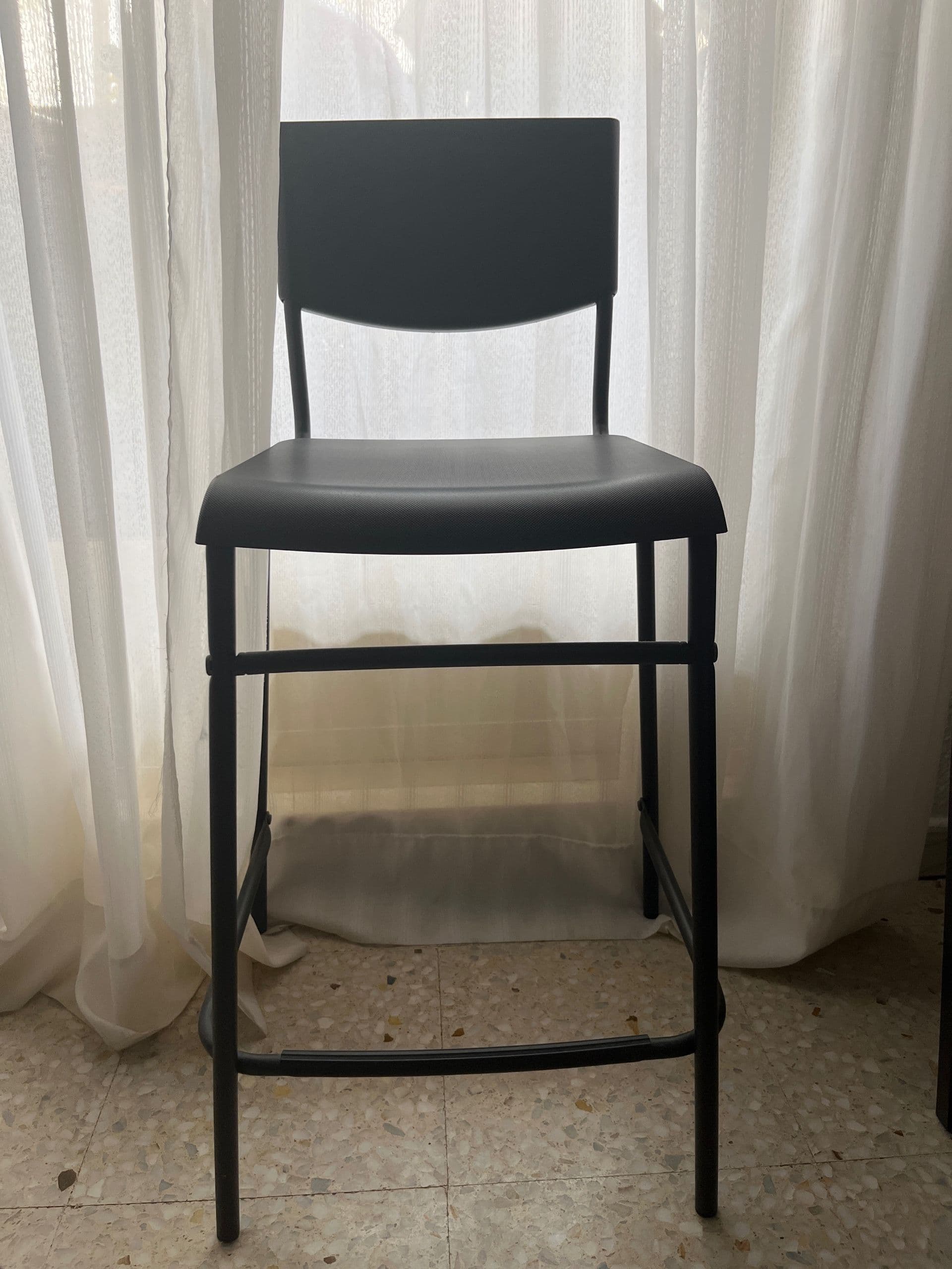 STIG tamboret alt amb respatller, alçària del tauler negre/negre, 63 cm