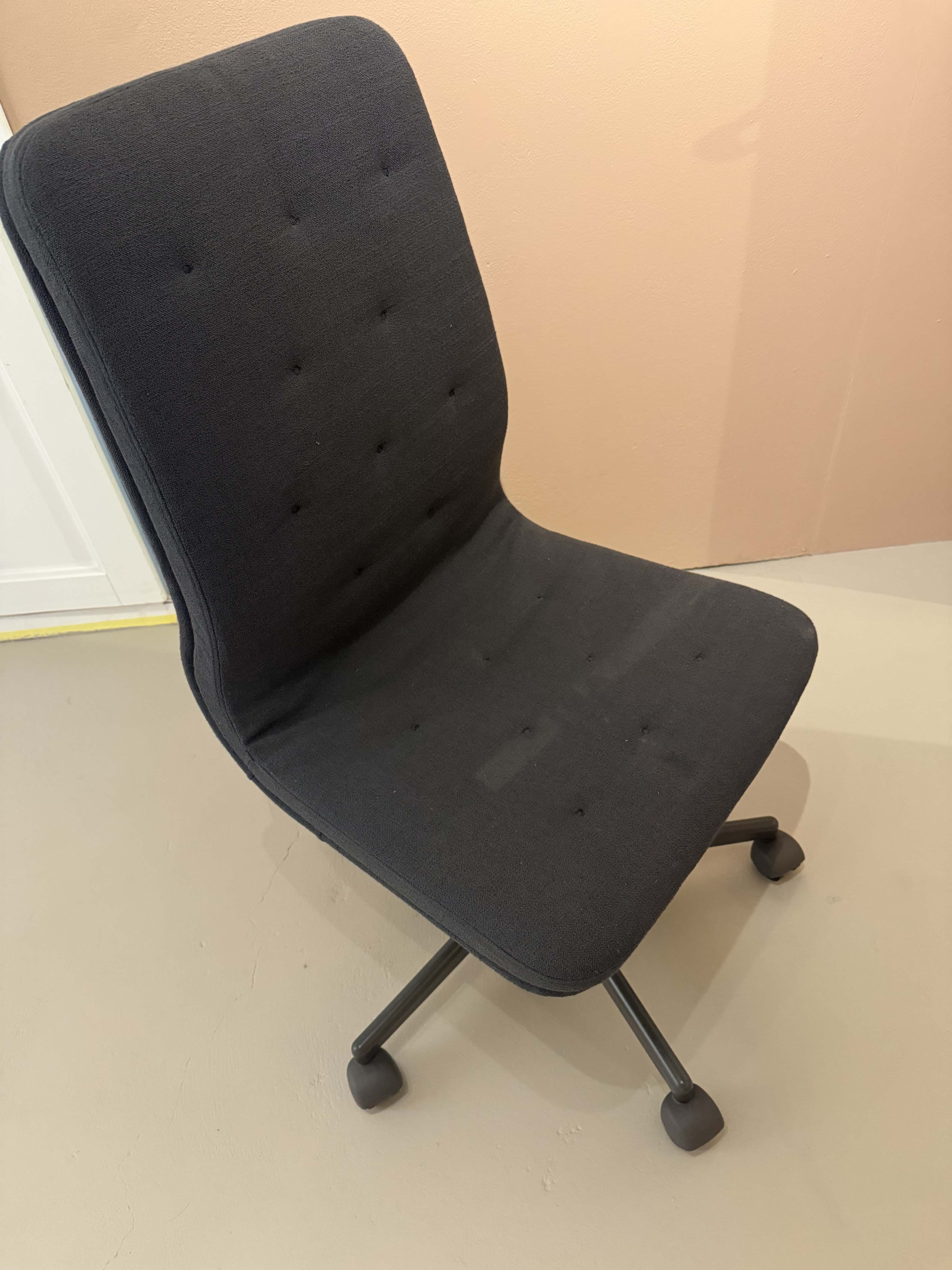 MULLFJÄLLET conference chair with castors, Naggen dark grey