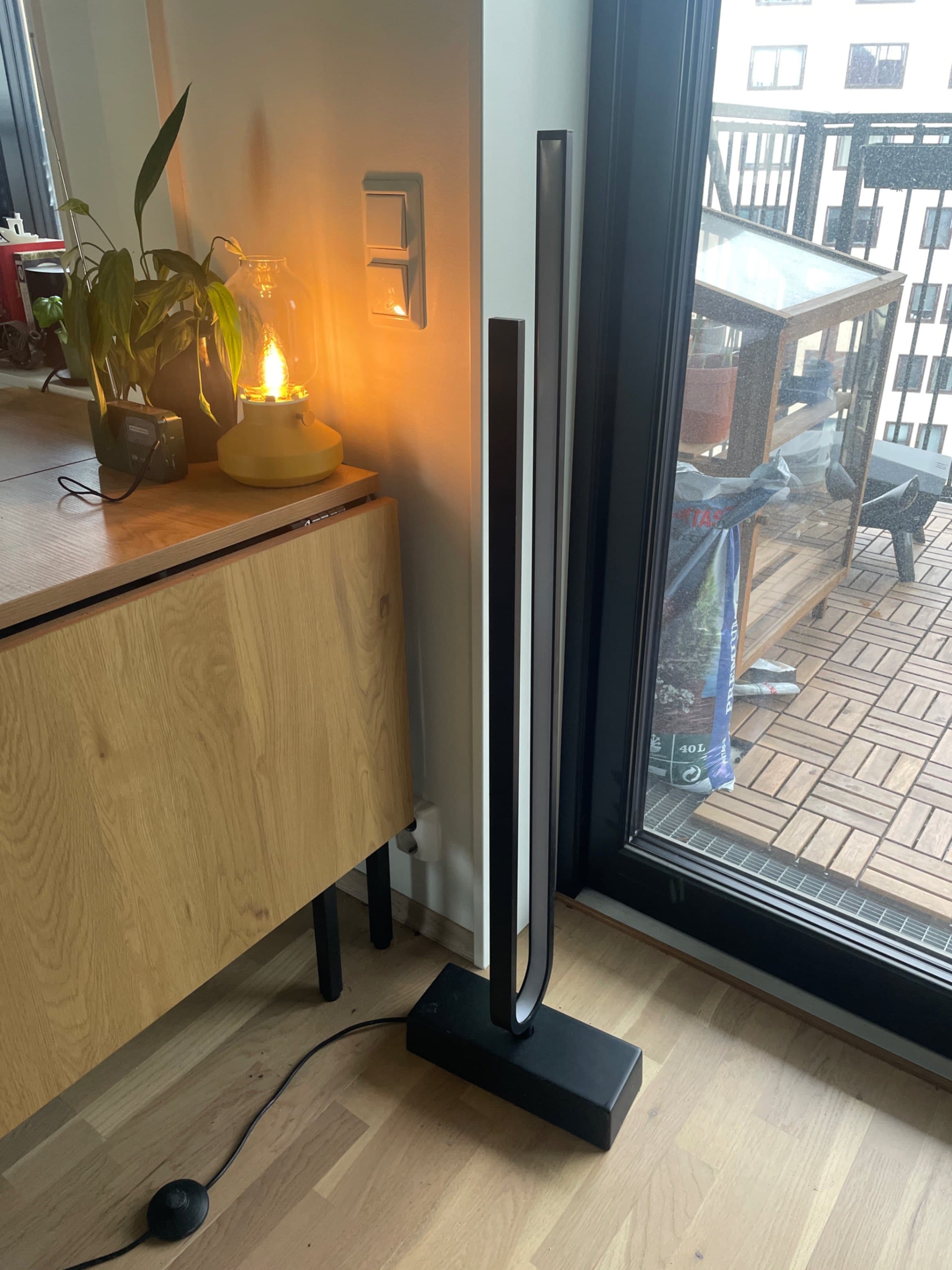 PILSKOTT LED floor lamp, smart black