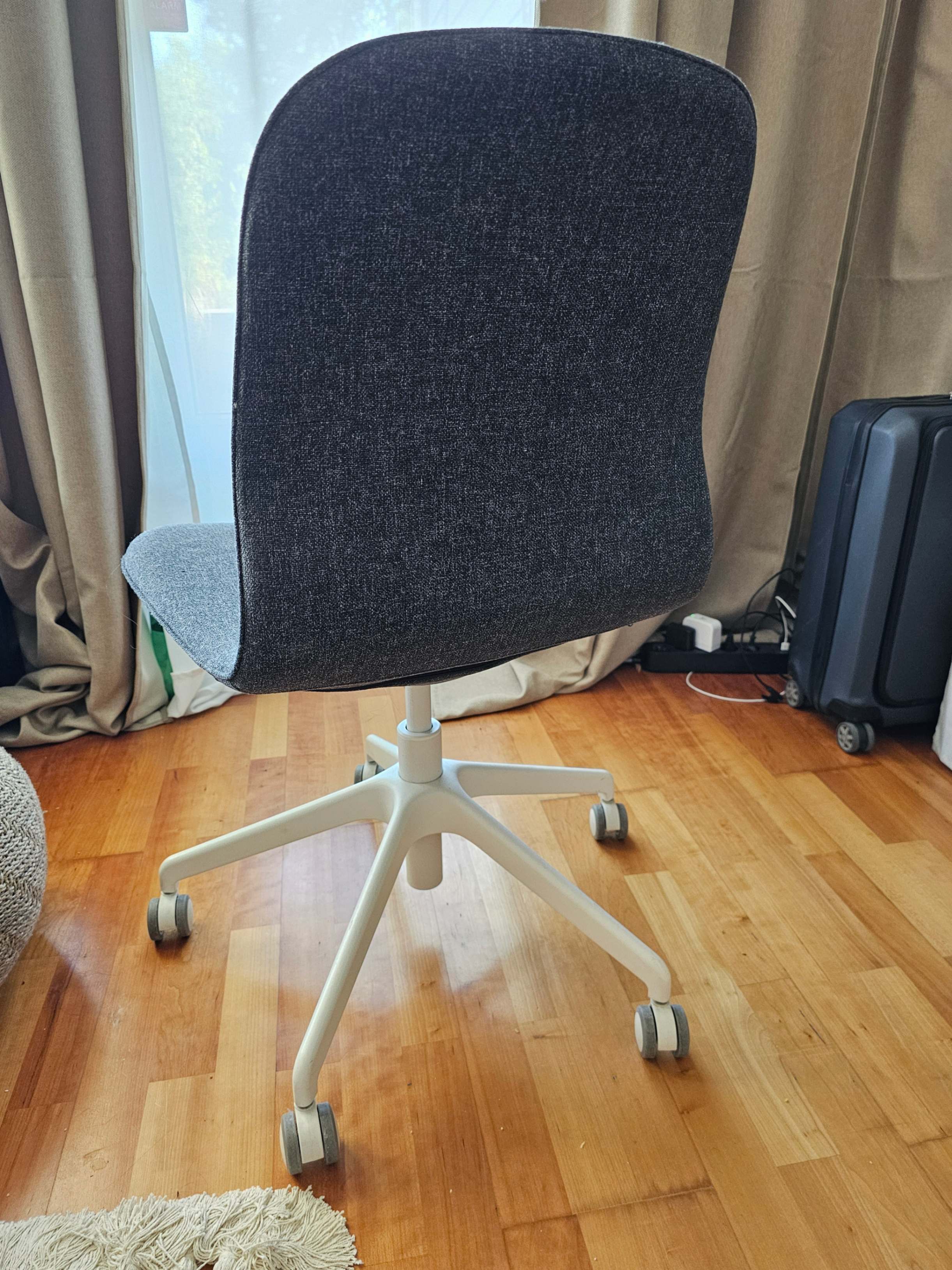 LÅNGFJÄLL conference chair, Gunnared dark grey/white