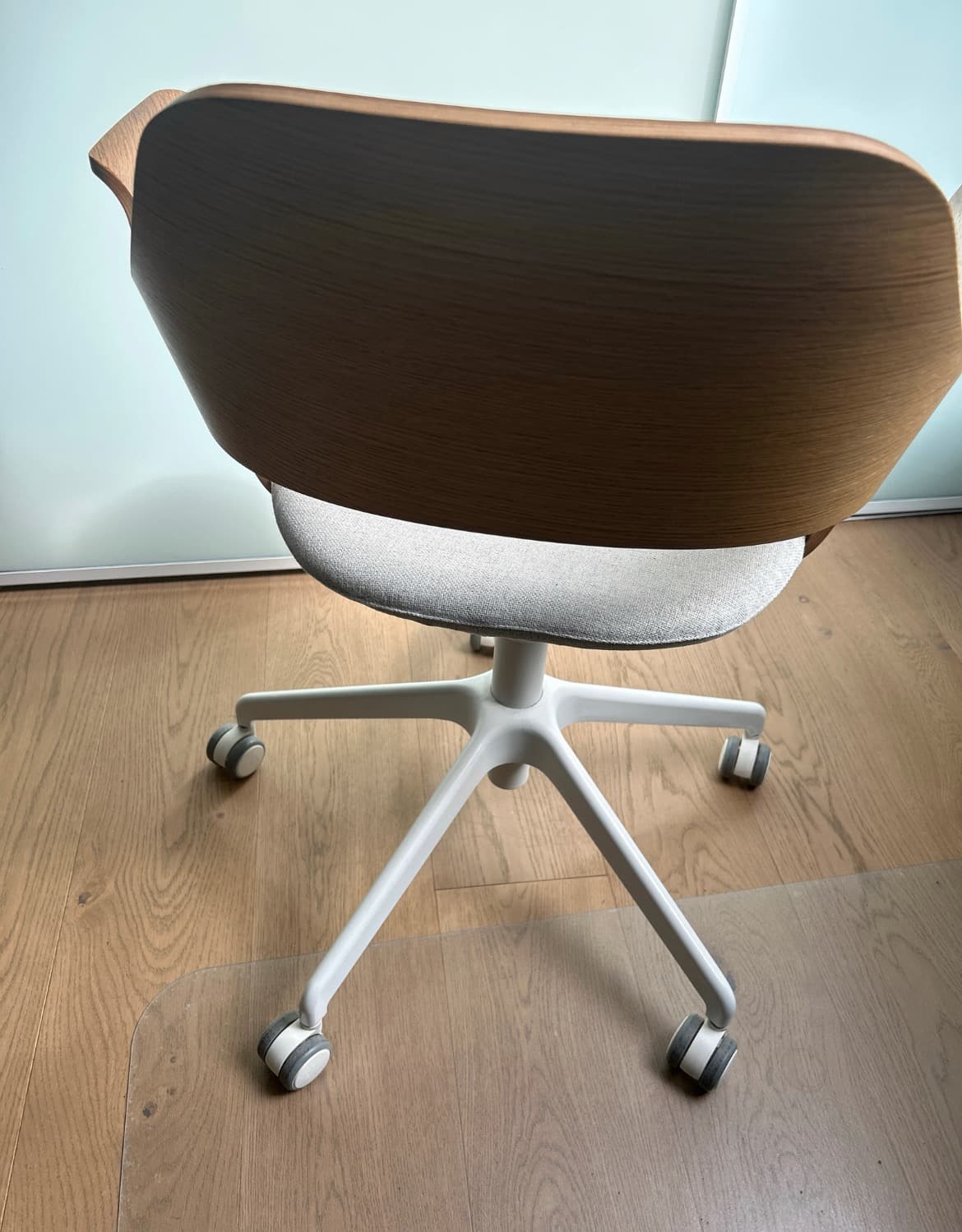 FJÄLLBERGET conference chair with castors, white stained oak veneer/Gunnared beige