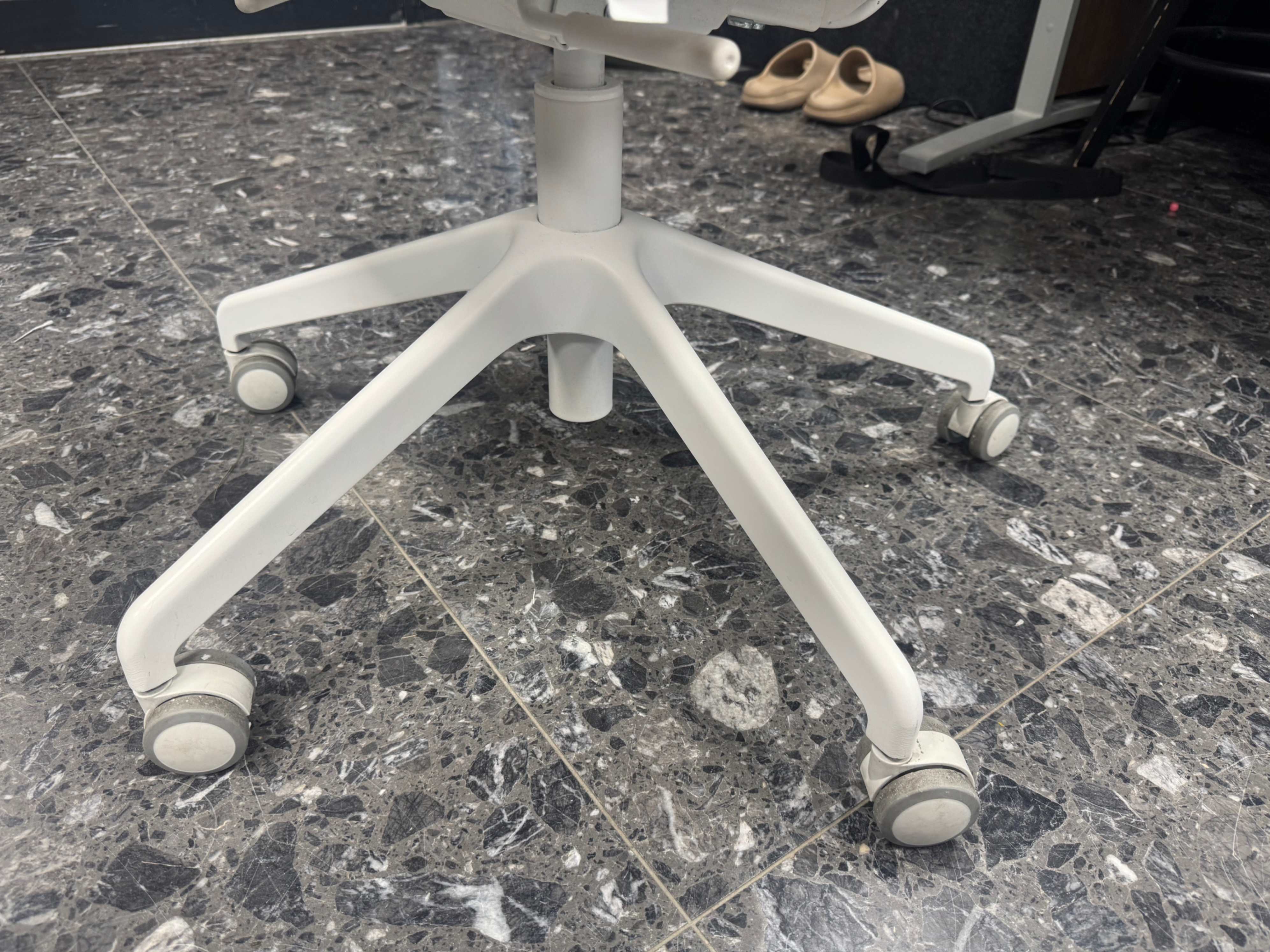 JÄRVFJÄLLET office chair with armrests, Grann white