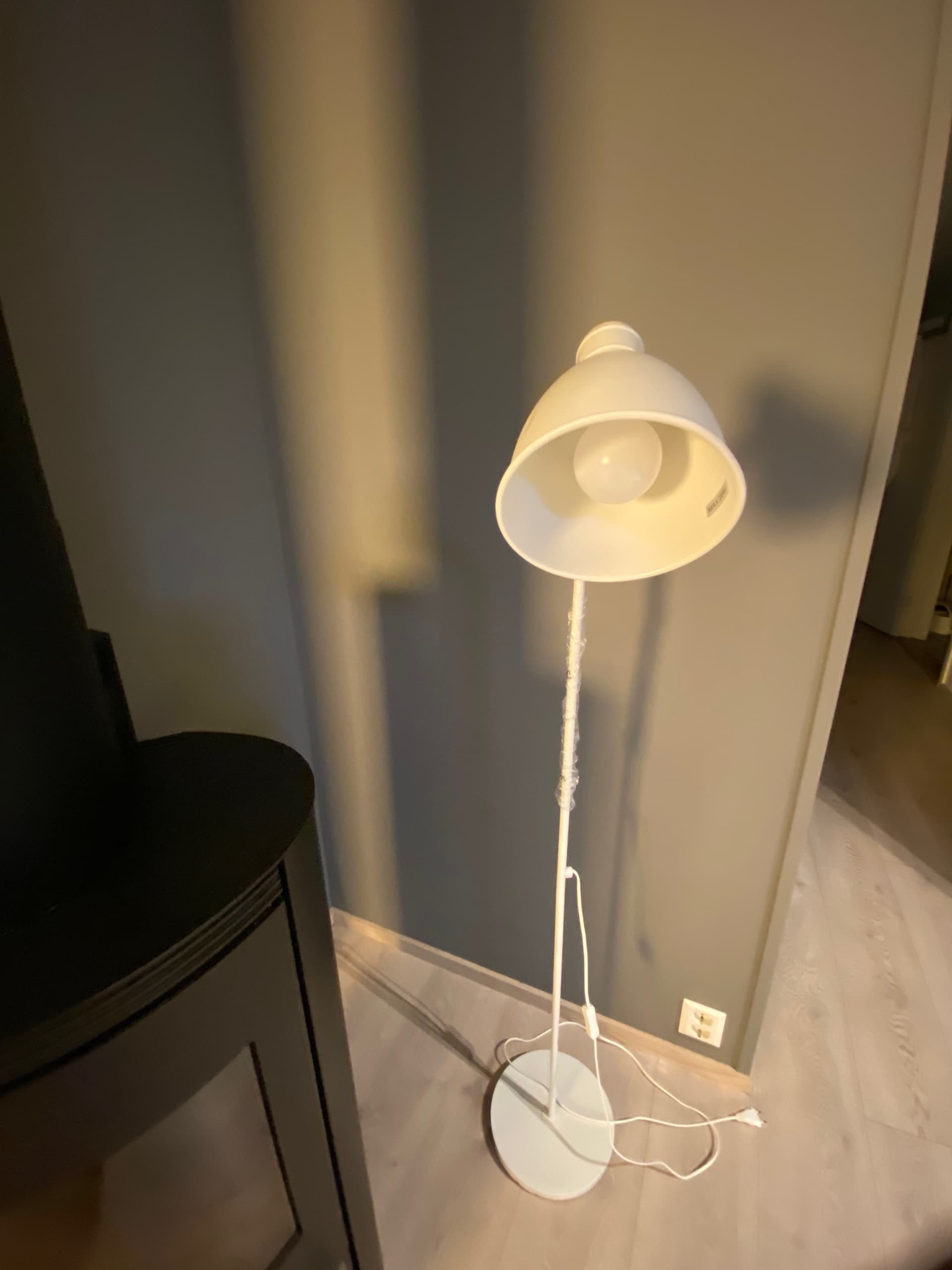 TÅGARP floor uplighter, black/white