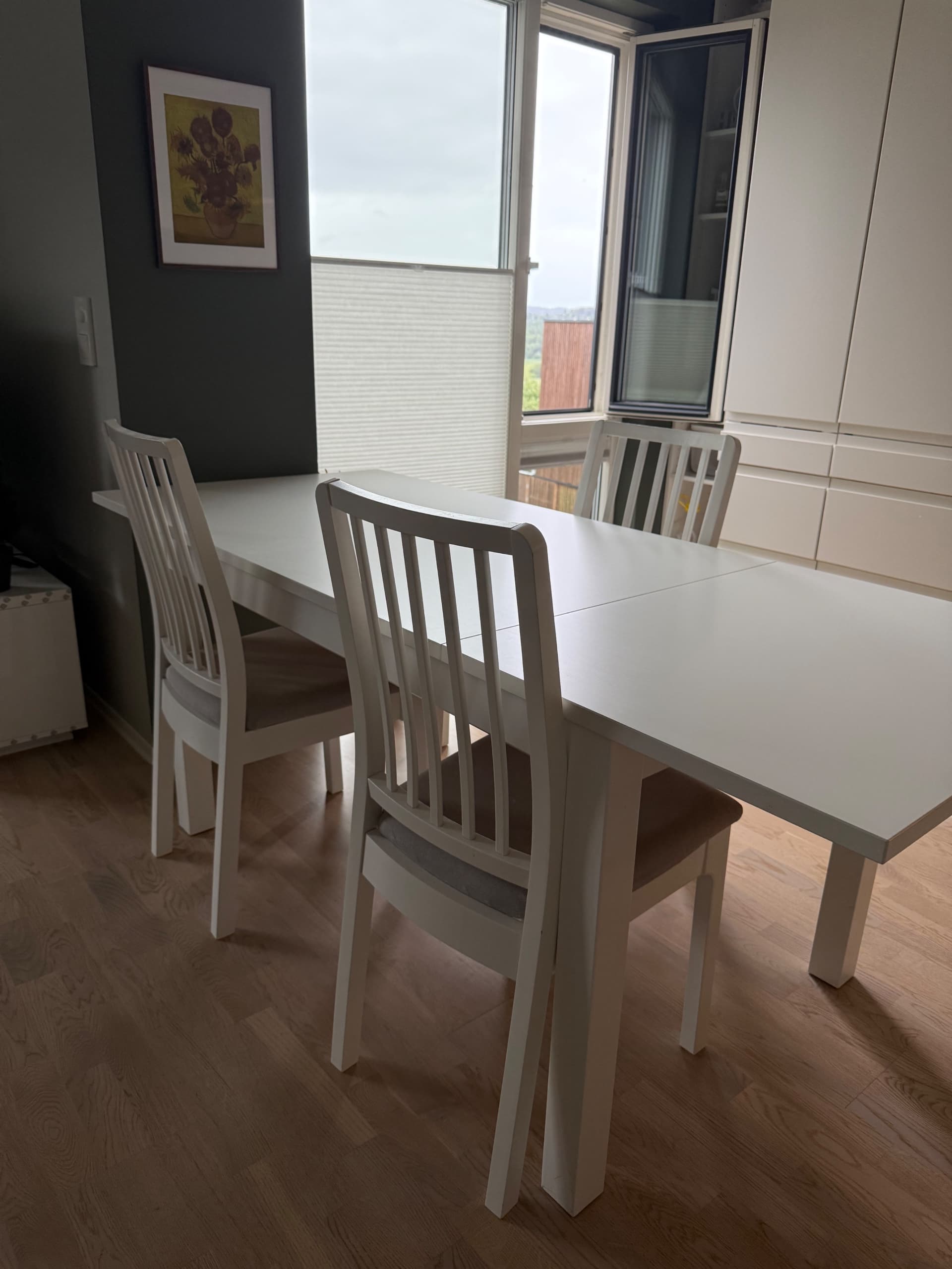 ROSENTORP / NÄSINGE bord og 4 stoler, hvit/Tibbleby beige-grå hvit, 155/215x87 cm