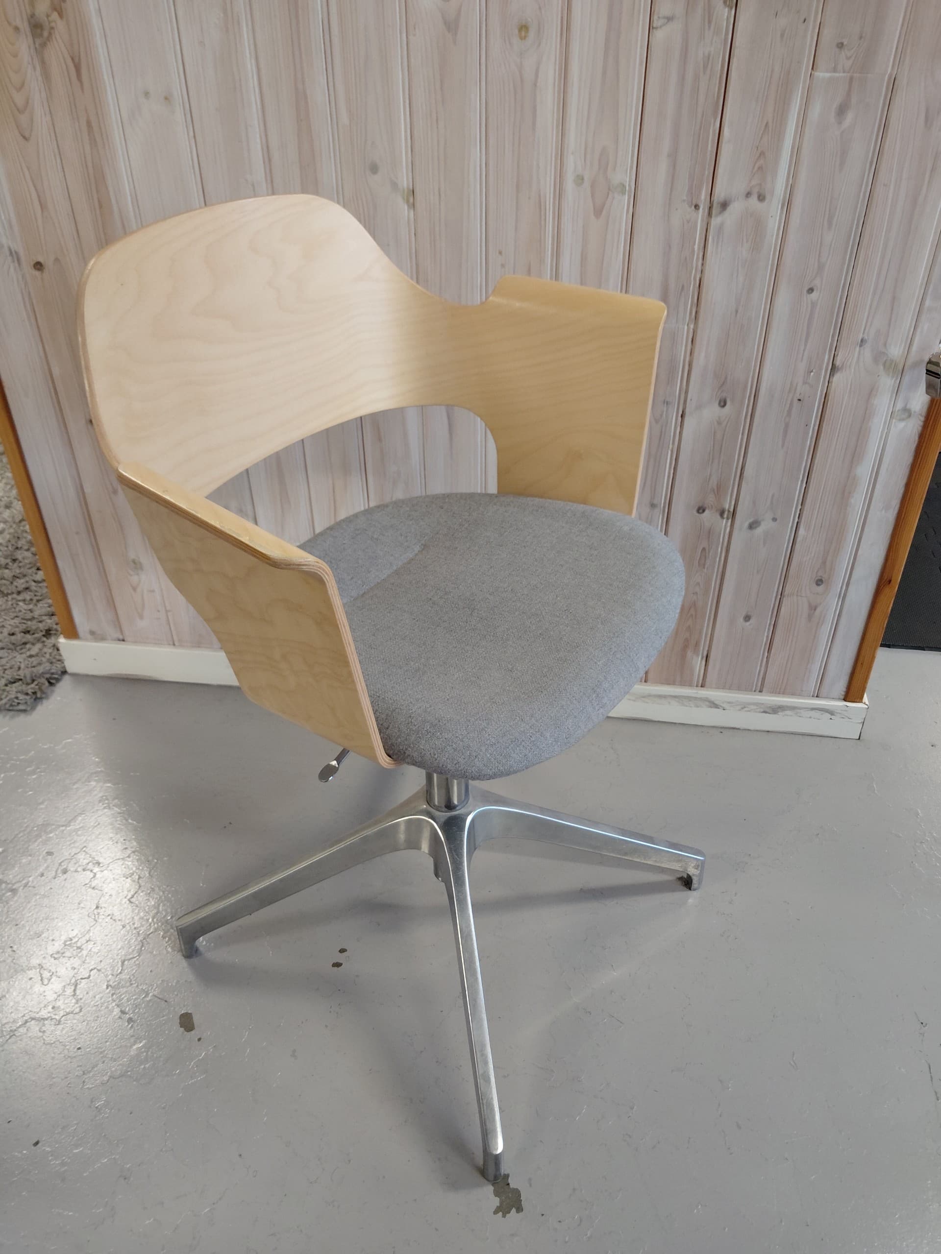 FJÄLLBERGET konferensstol med hjul, vitlaserad ekfaner/Gunnared beige