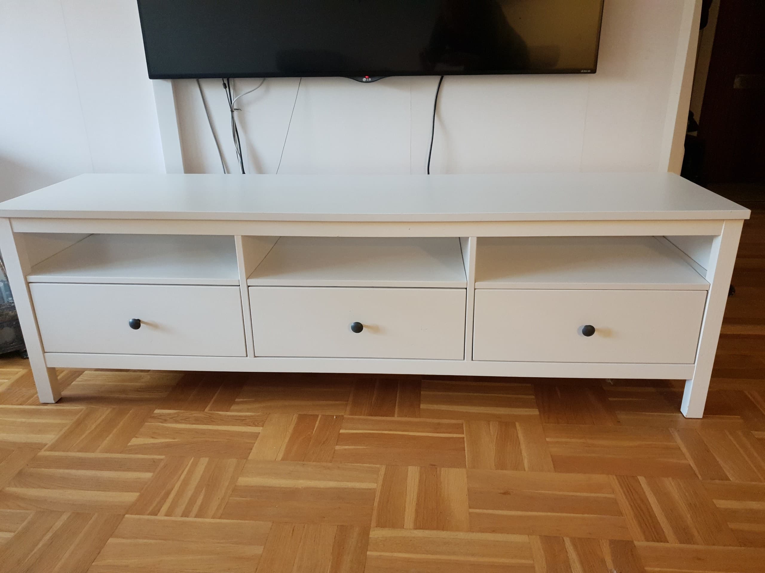 TV-bänkar