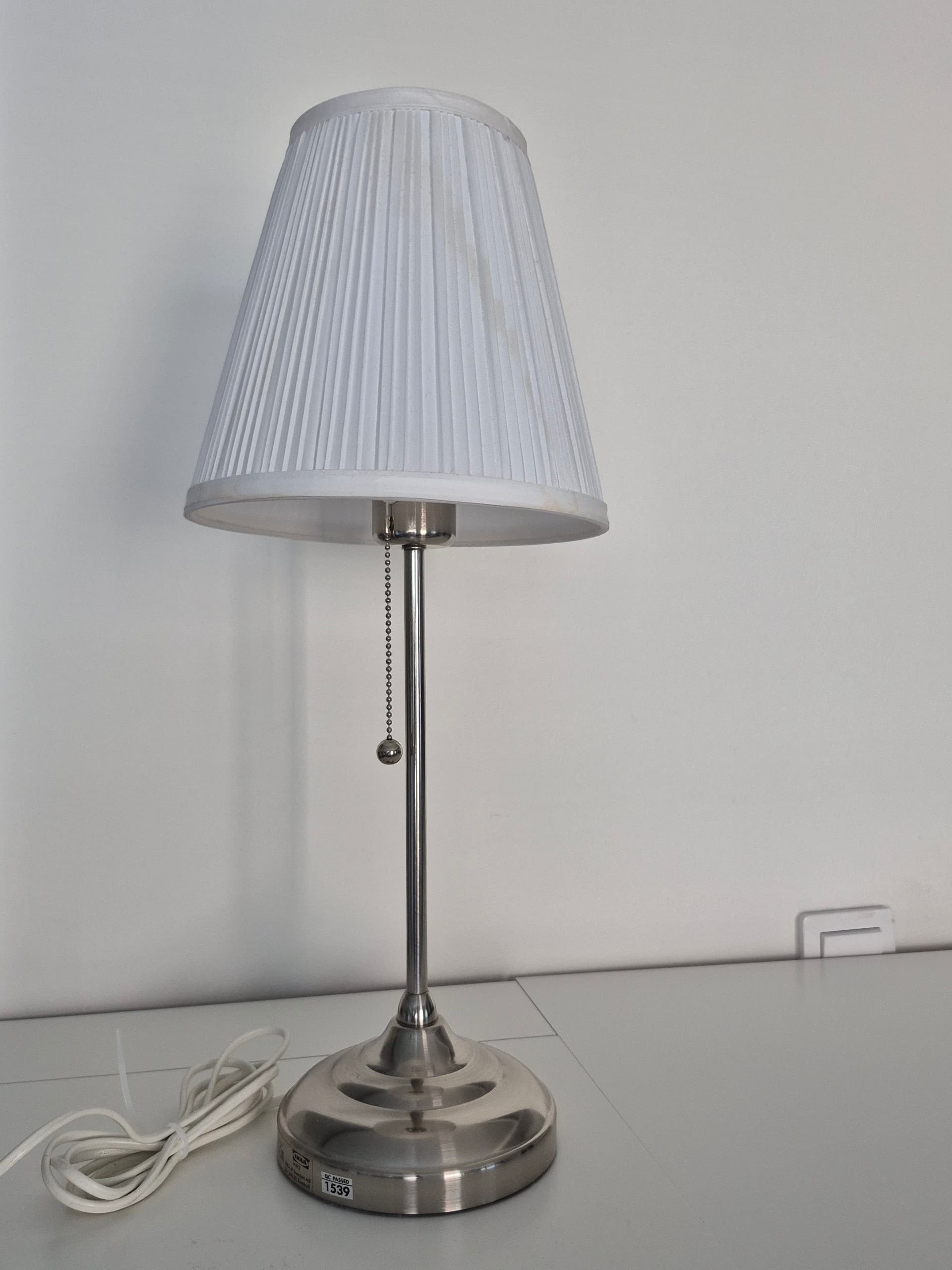 ÅRSTID Bordslampa, förnicklad, vit