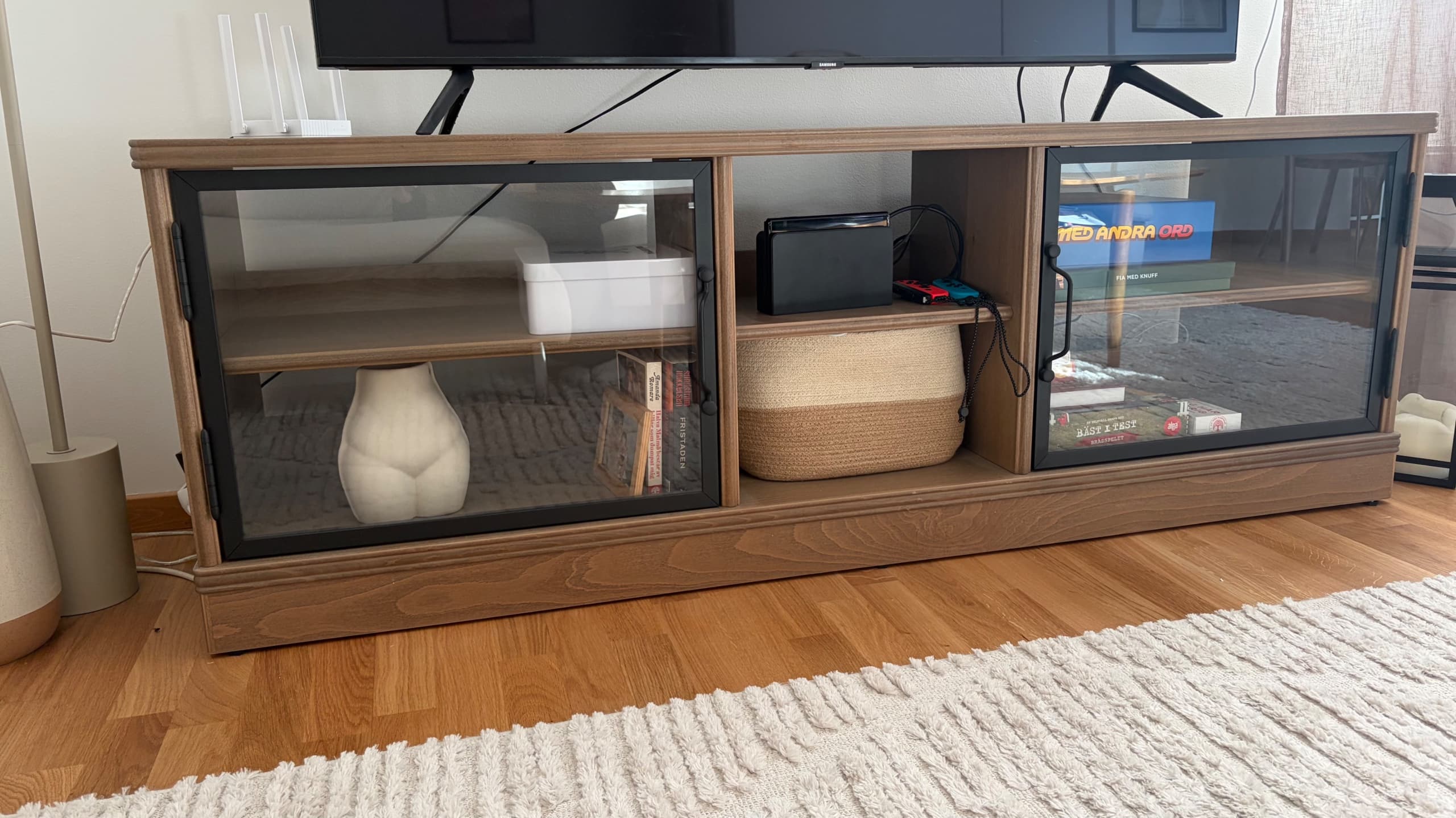 TV-bänkar