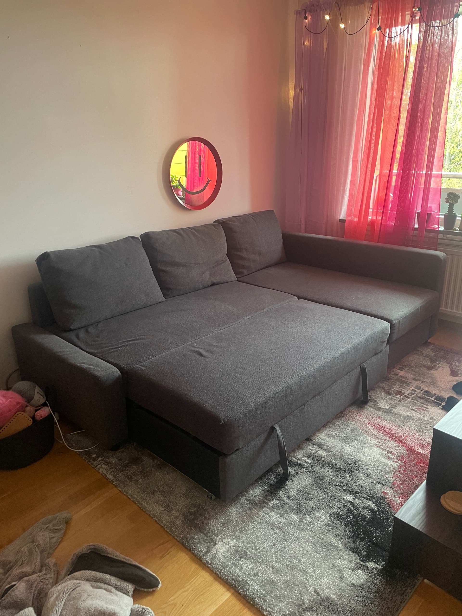 FRIHETEN / KLAGSHAMN hörnbäddsoffa med förvaring, Skiftebo mörkgrå
