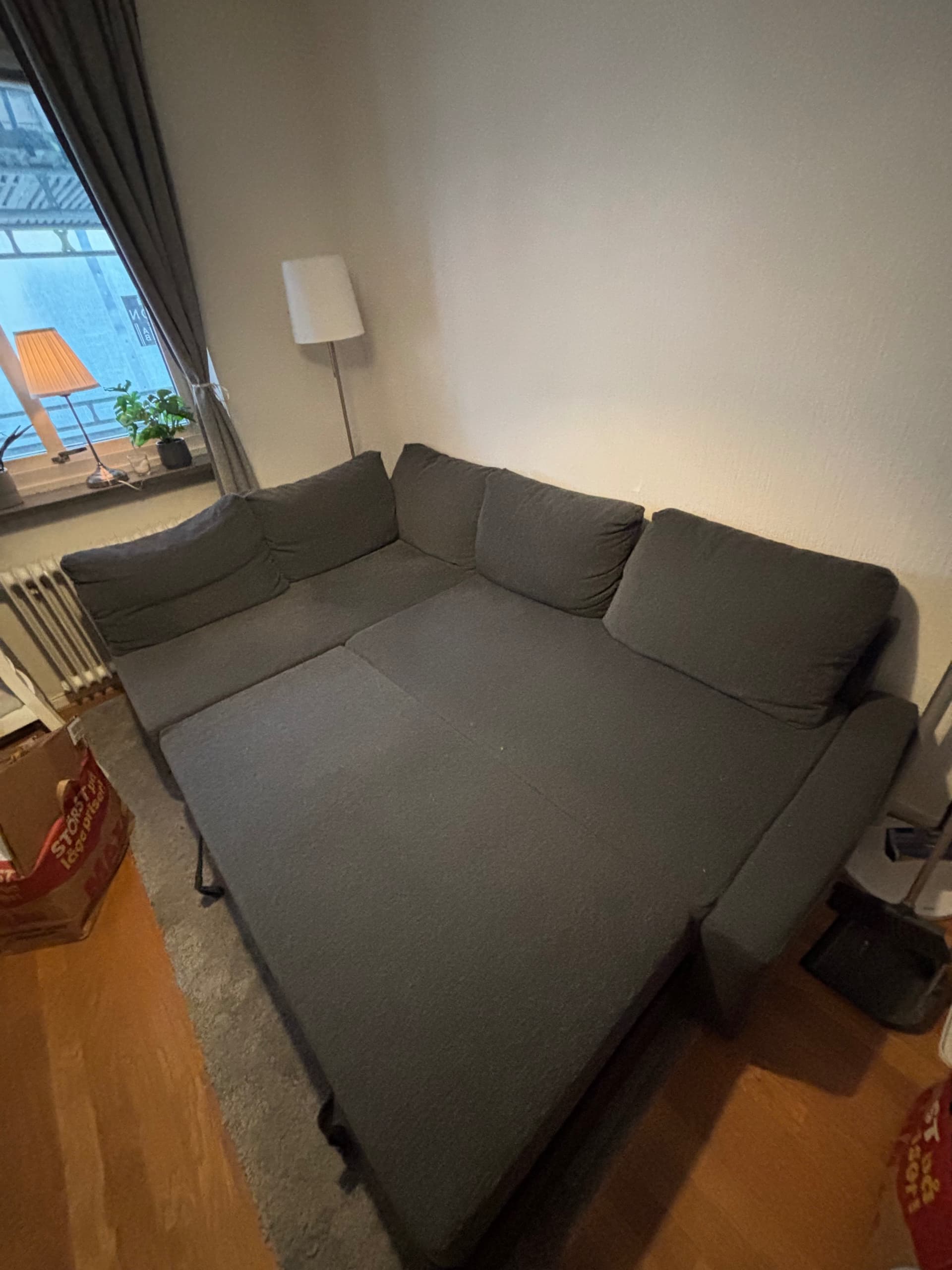 FRIHETEN / KLAGSHAMN hörnbäddsoffa med förvaring, Skiftebo mörkgrå