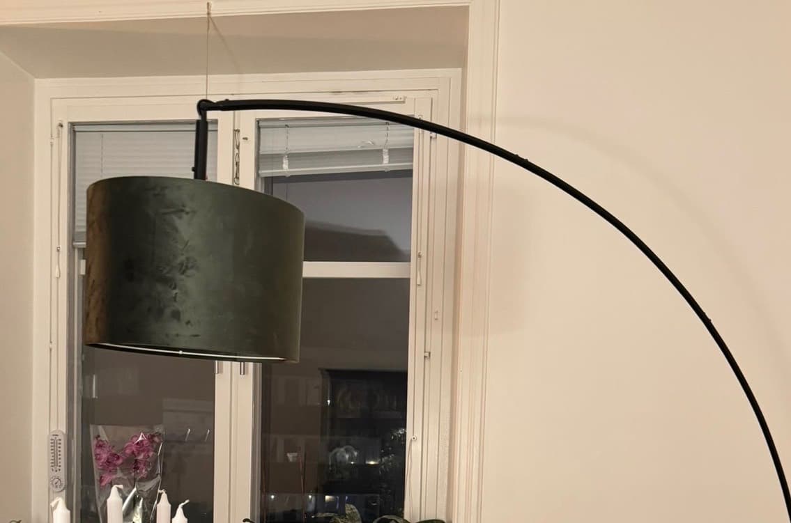 SKOTTORP / SKAFTET floor lamp, arched, light grey