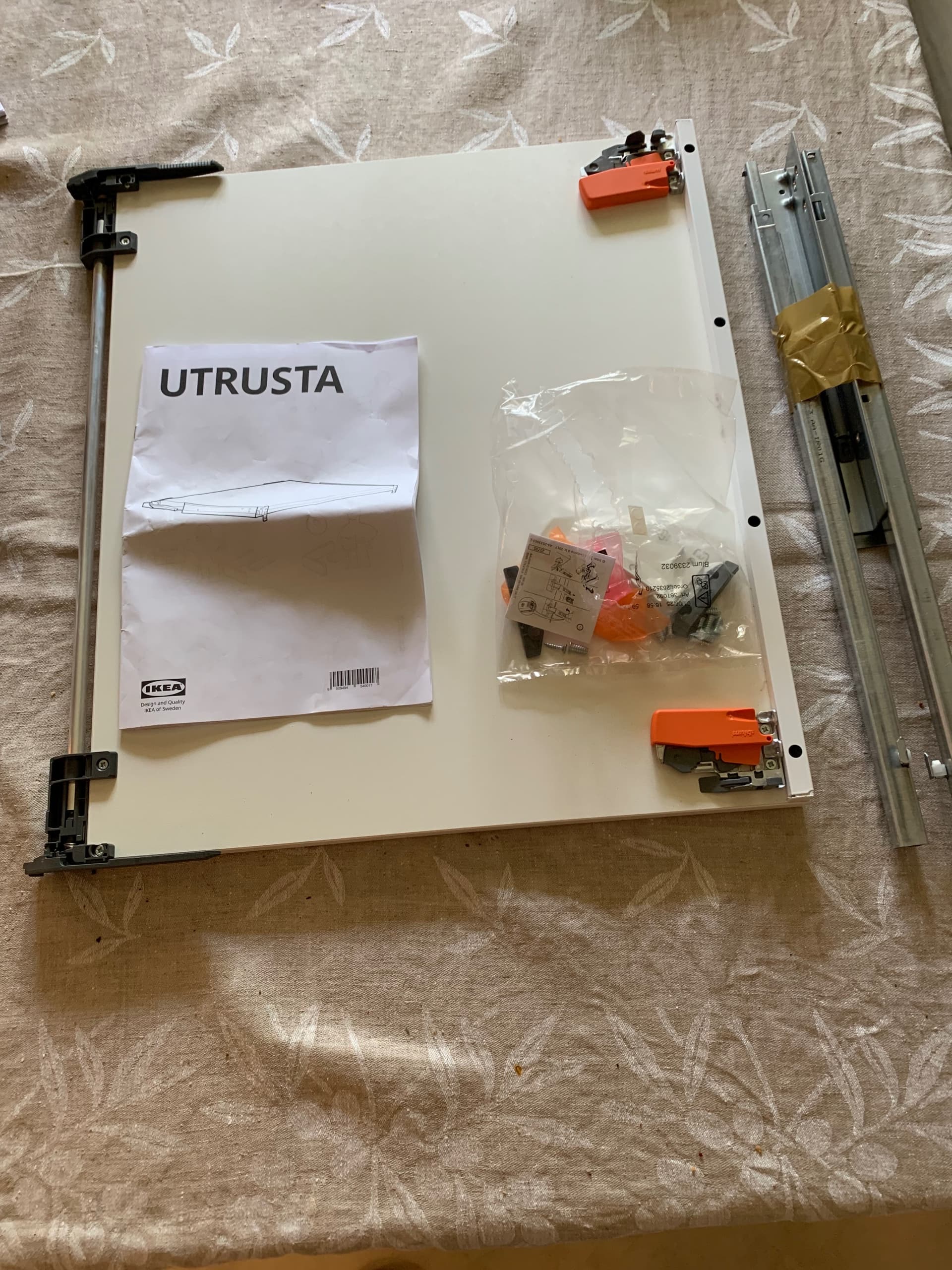 UTRUSTA utdragbar arbetsyta