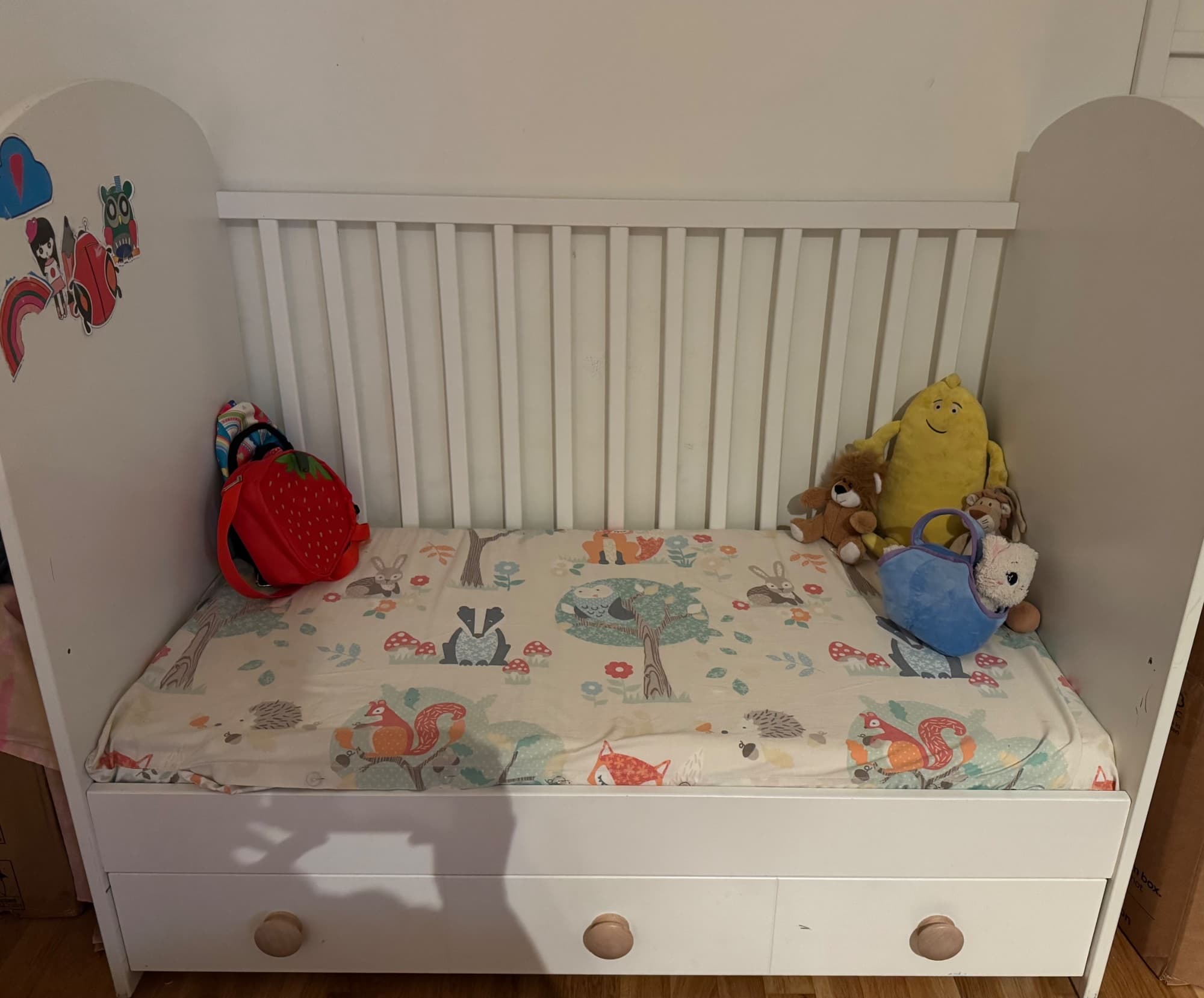 CRIB WITH DRAWER