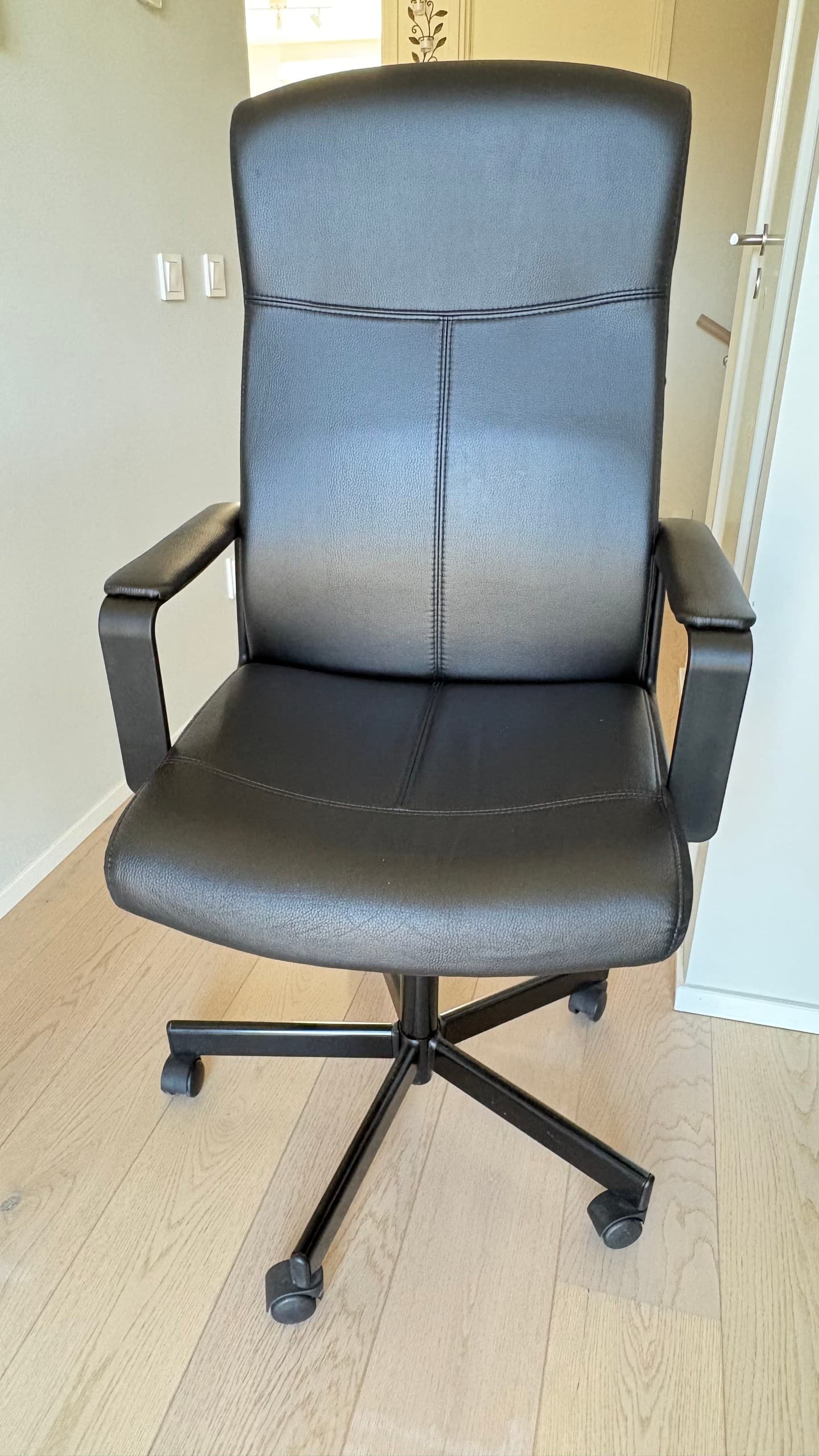 MILLBERGET swivel chair, Murum black