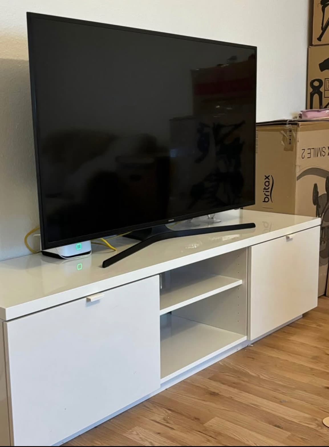 BYÅS Tv-bänk, högglans vit, 160x42x45 cm