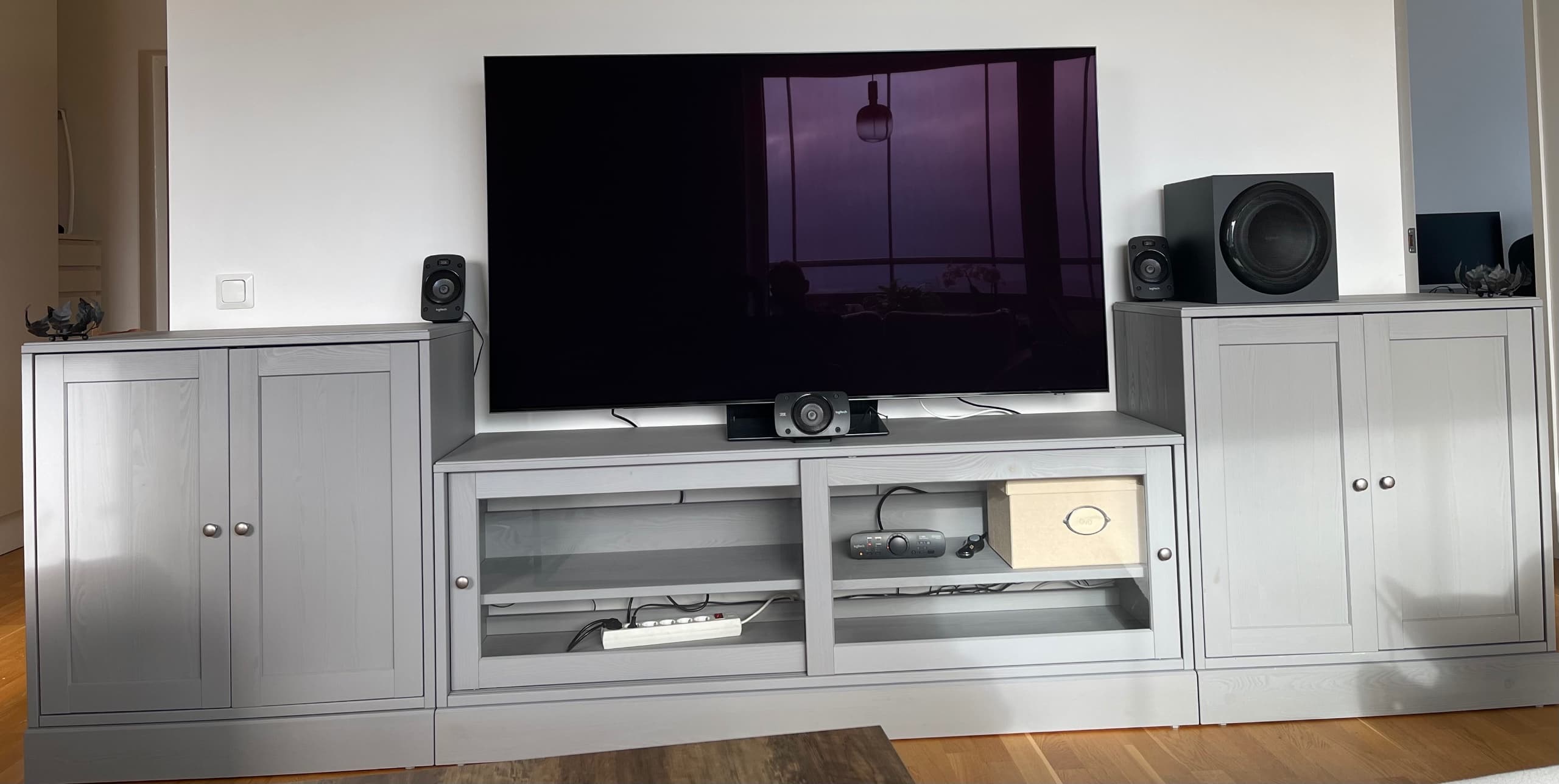 TV-bänkar