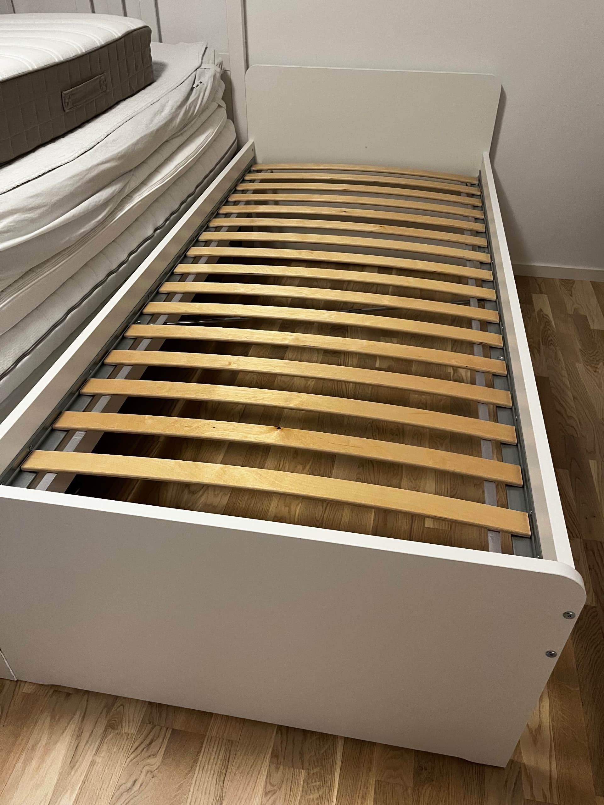 SLÄKT sängstomme med ribbotten, vit, 90x200 cm