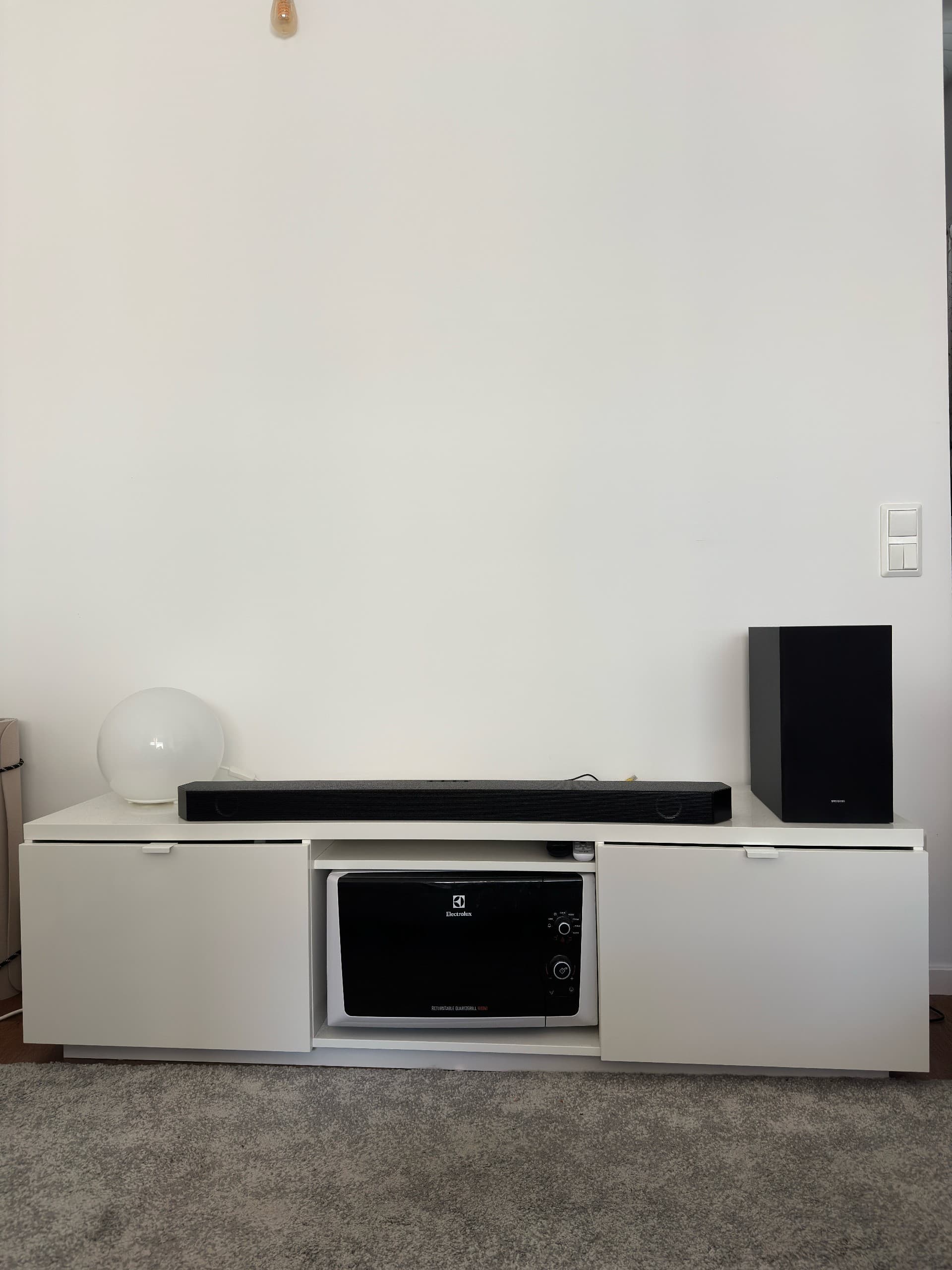 BYÅS Tv-bänk, högglans vit, 160x42x45 cm