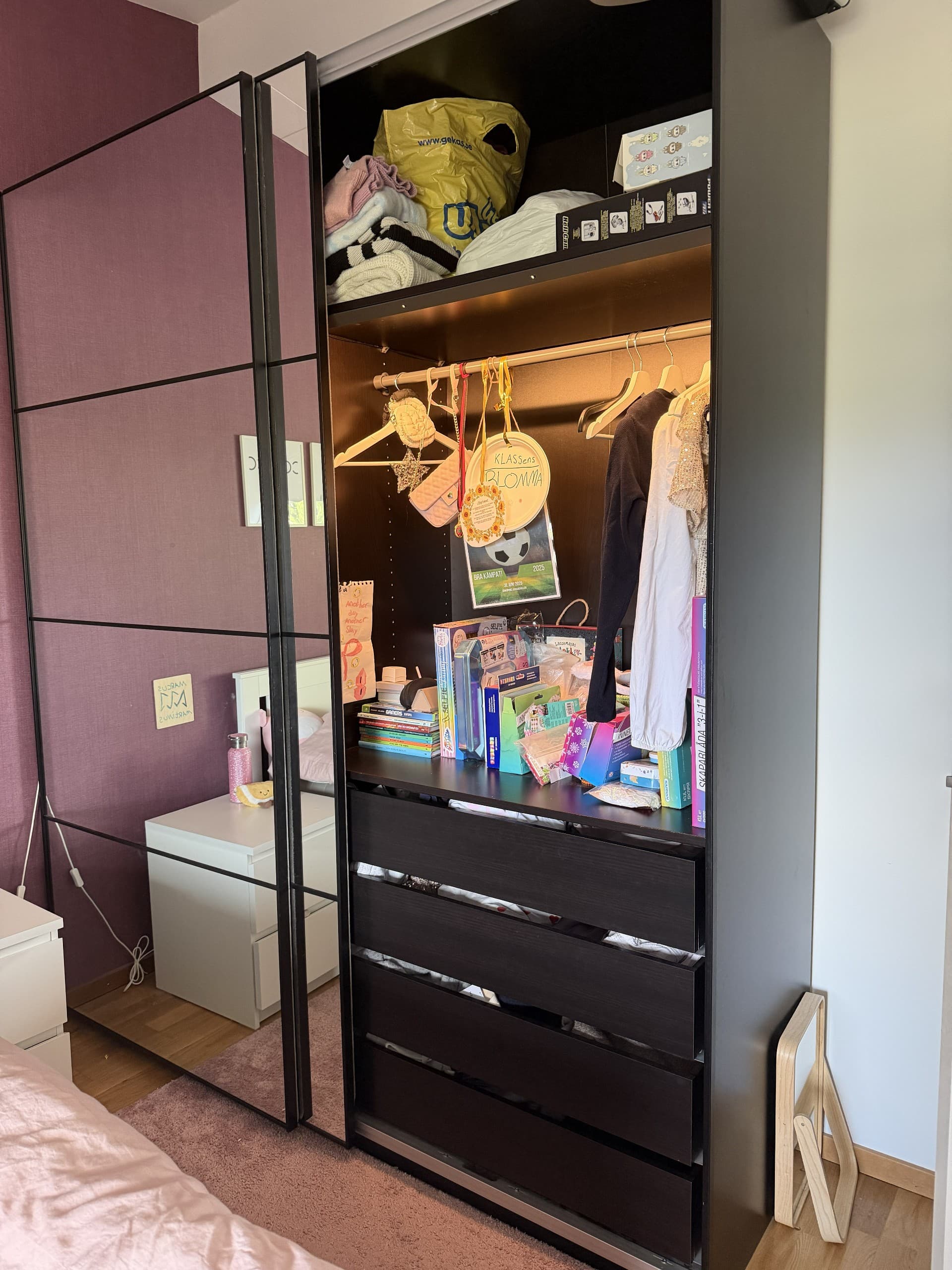 SKYTTA / PAX walk-in wardrobe with sliding doors, black/Auli mirror glass, 276x160x205 cm