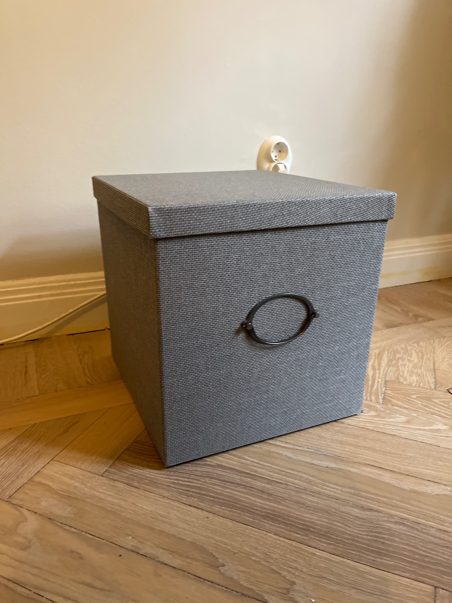 KVARNVIK storage box with lid, grey, 32x35x32 cm