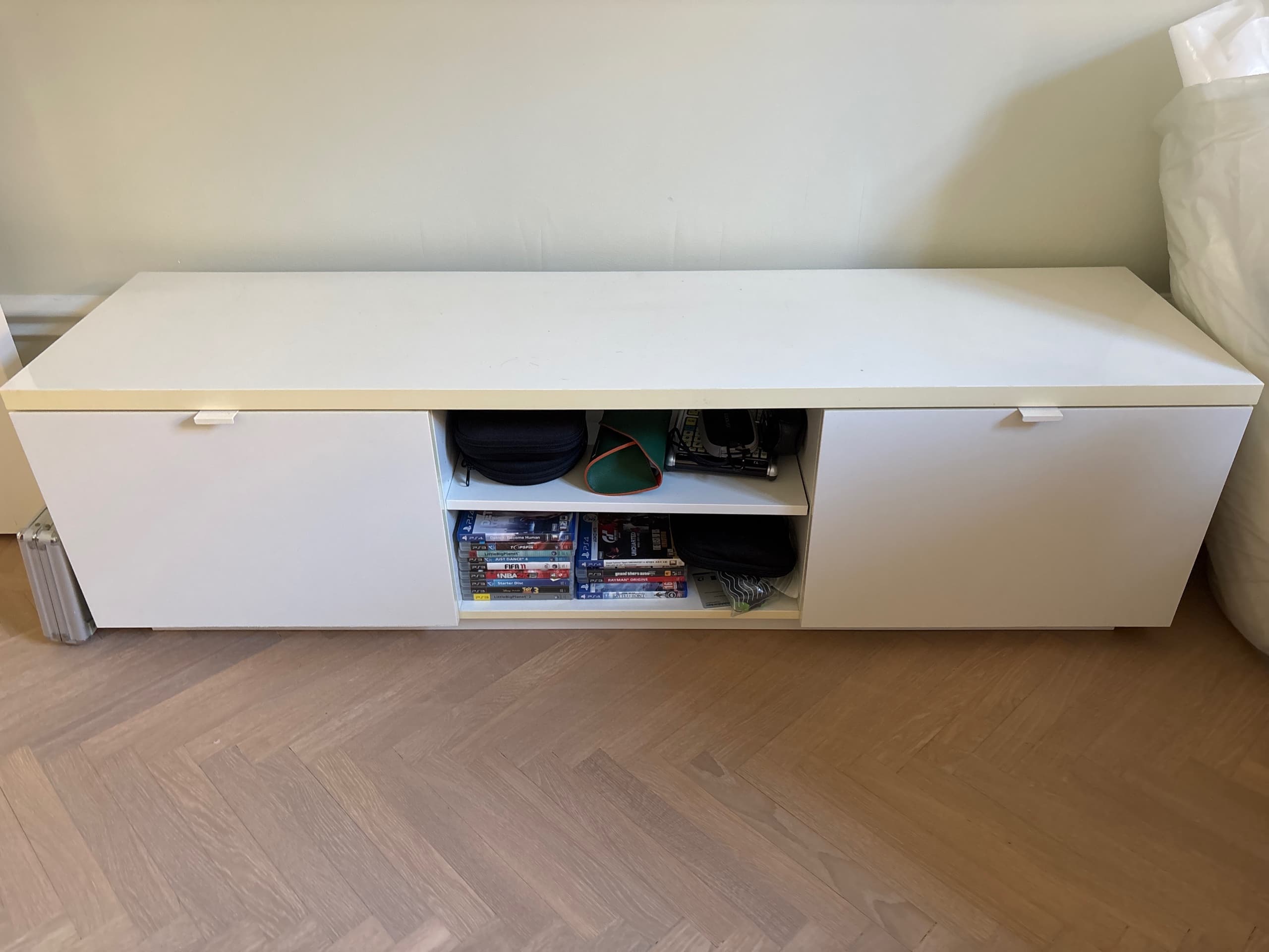 BYÅS Tv-bänk, högglans vit, 160x42x45 cm