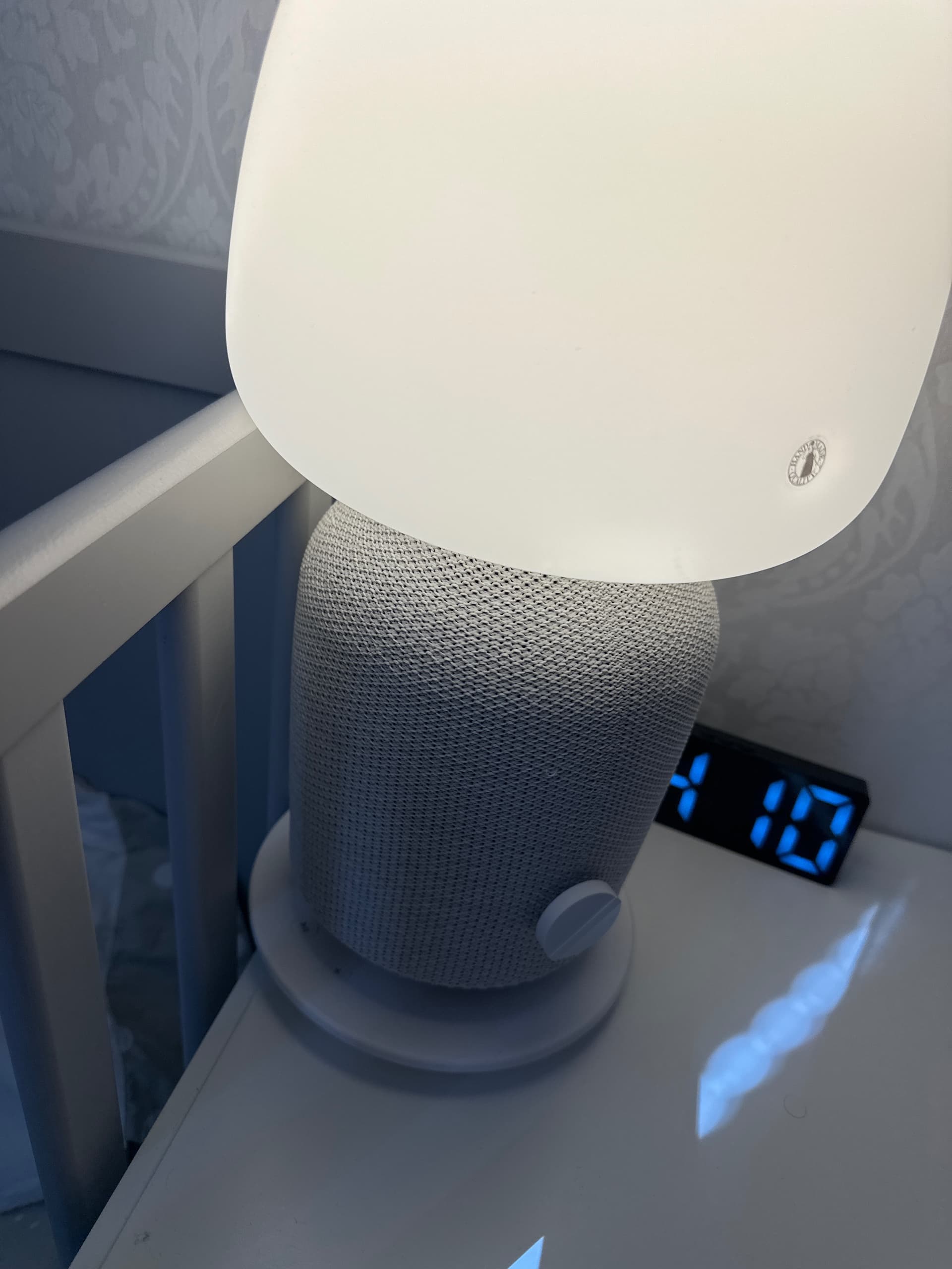 BLOMPRAKT Bluetooth speaker lamp, beige