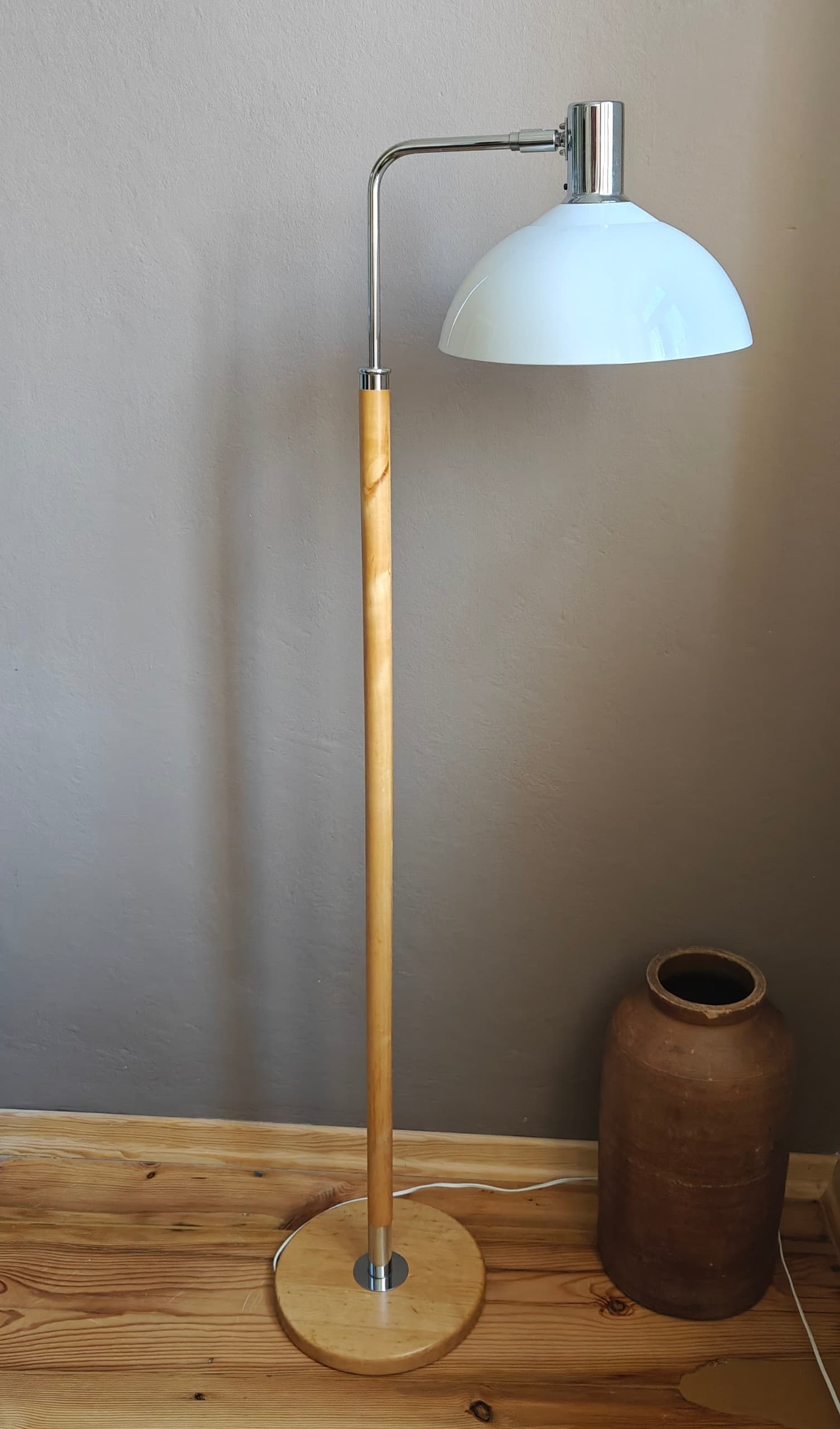 Lampy podłogowe