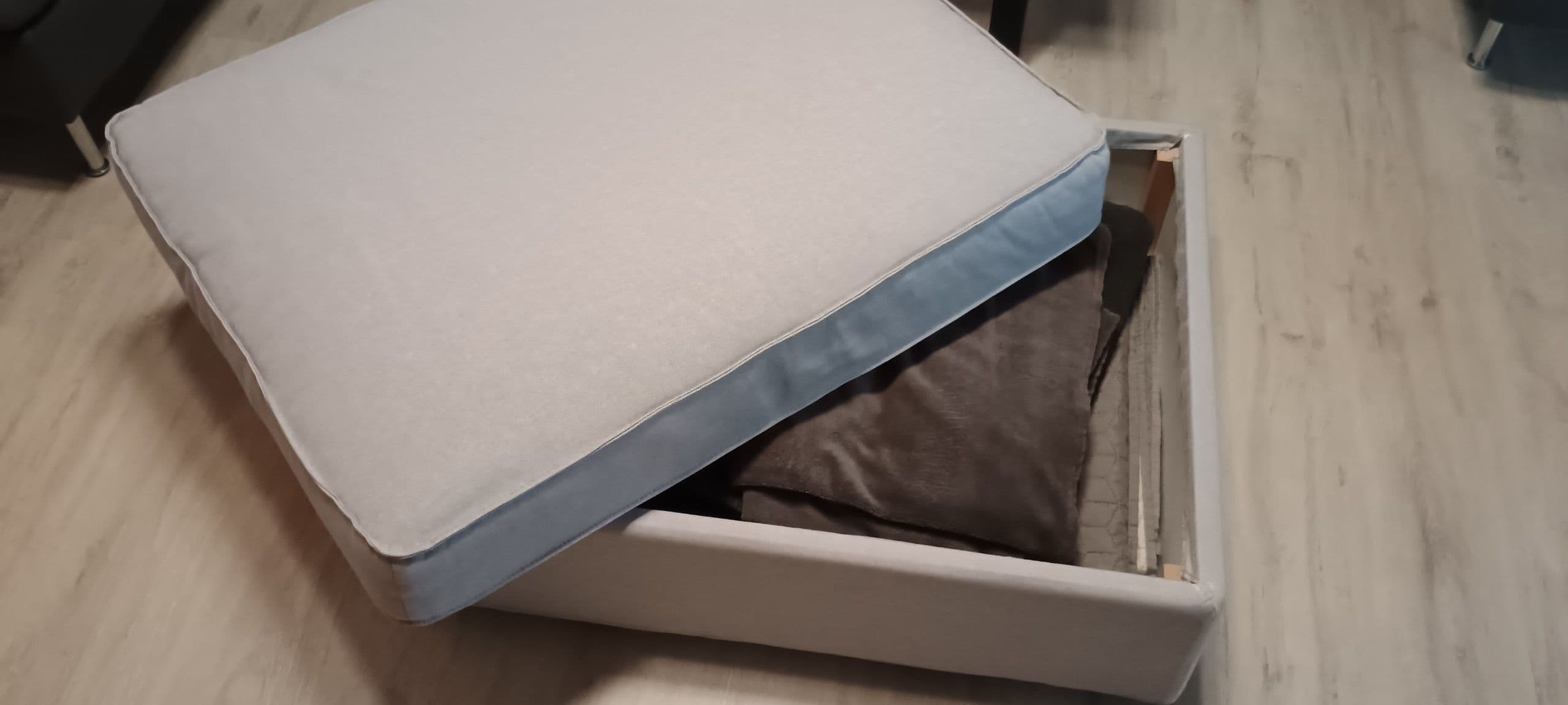 KIVIK podnóżek ze schowkiem, Tallmyra biały/czarny