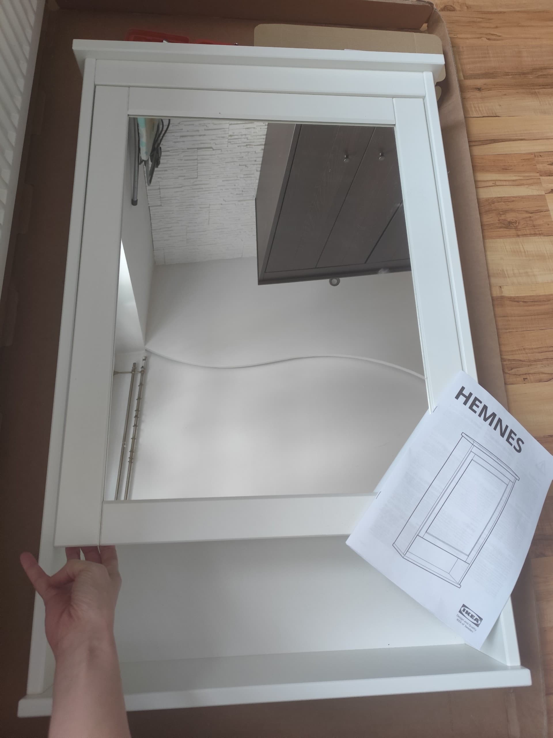 HEMNES szafka z lustrem i drzwiami, biały, 63x16x98 cm