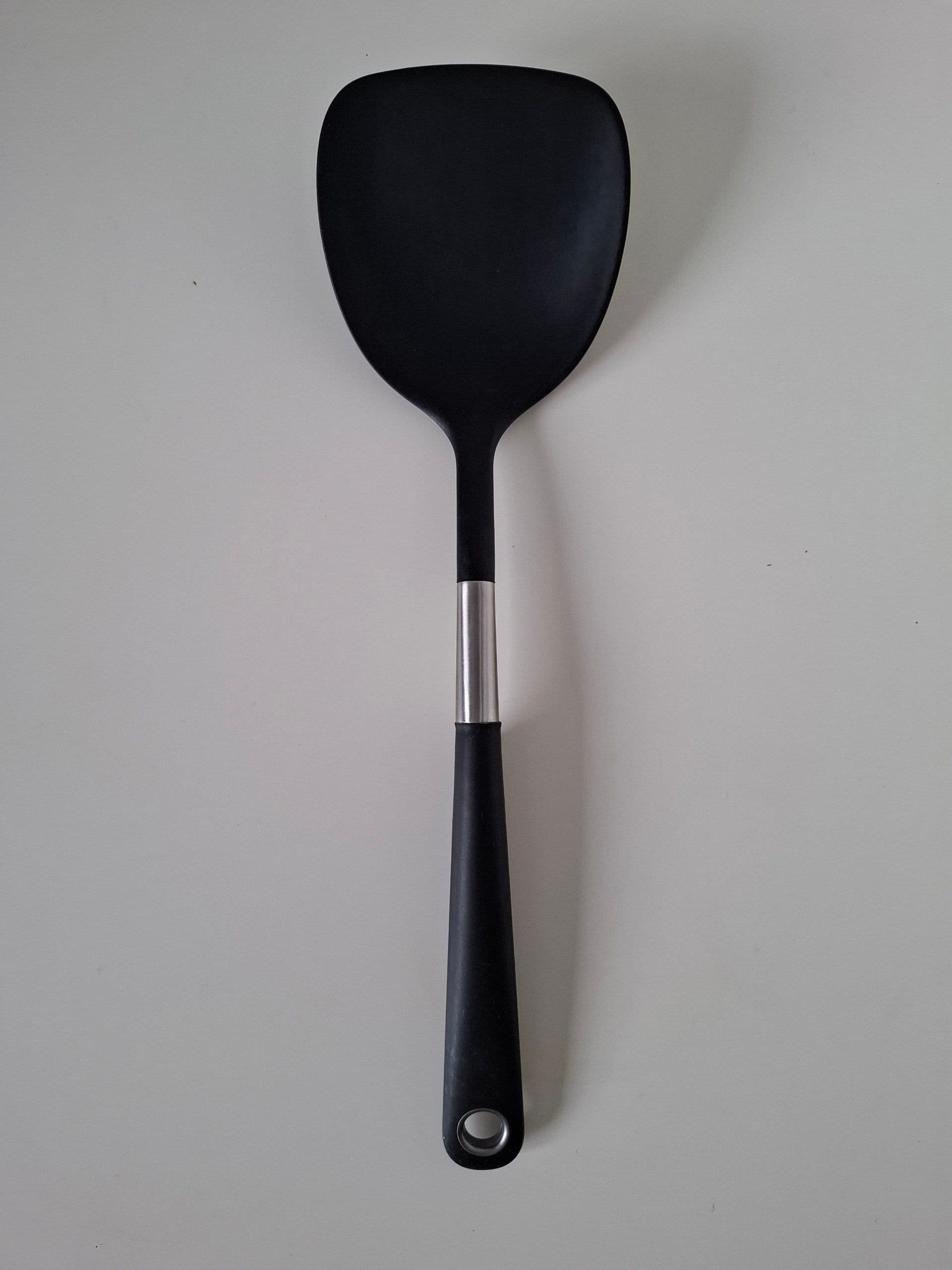 Chochle i trzepaczki i łyżki kuchenne