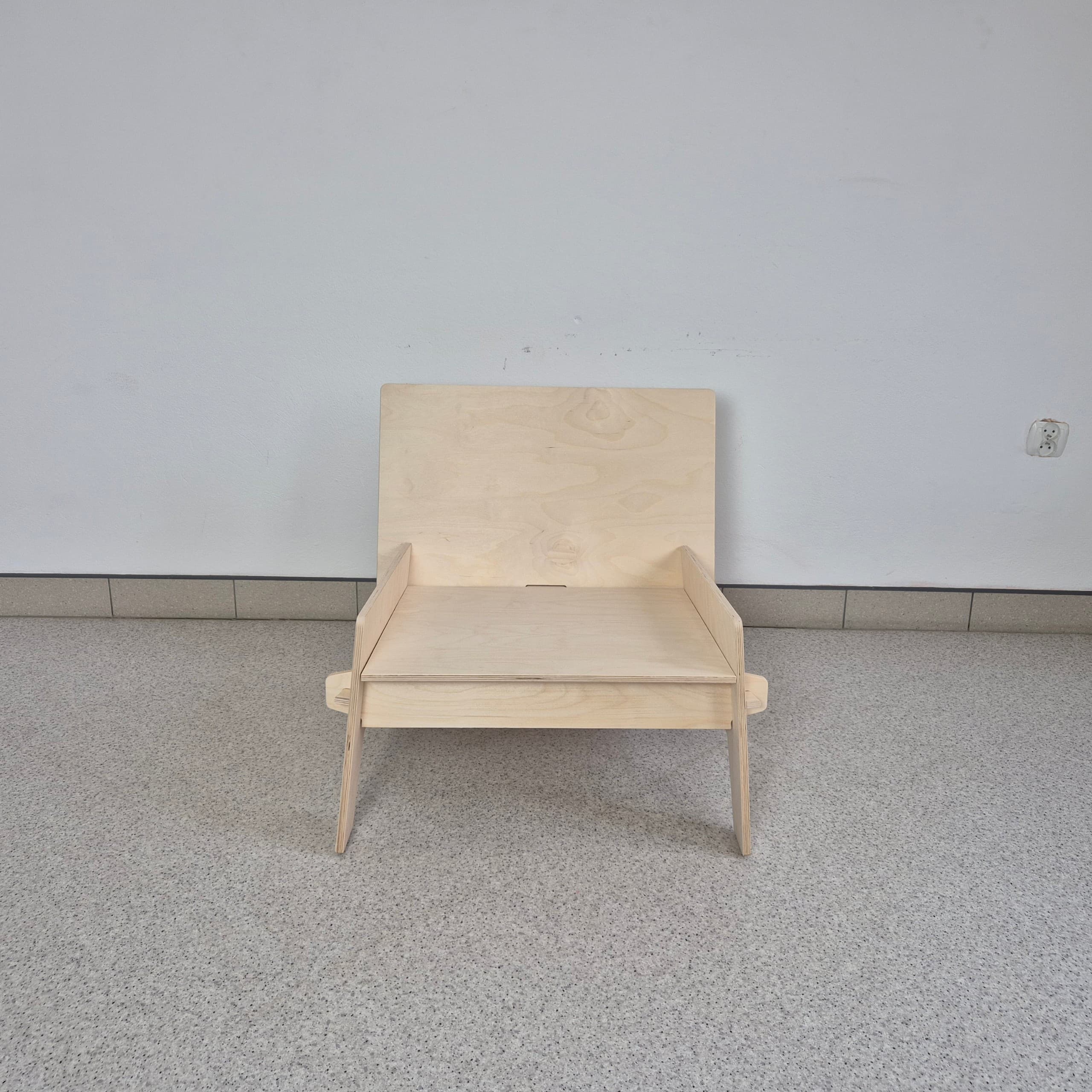 Fotel z serii Överallt proj. I. Diabaté K. i K. Gouriou dla Ikei, 2019