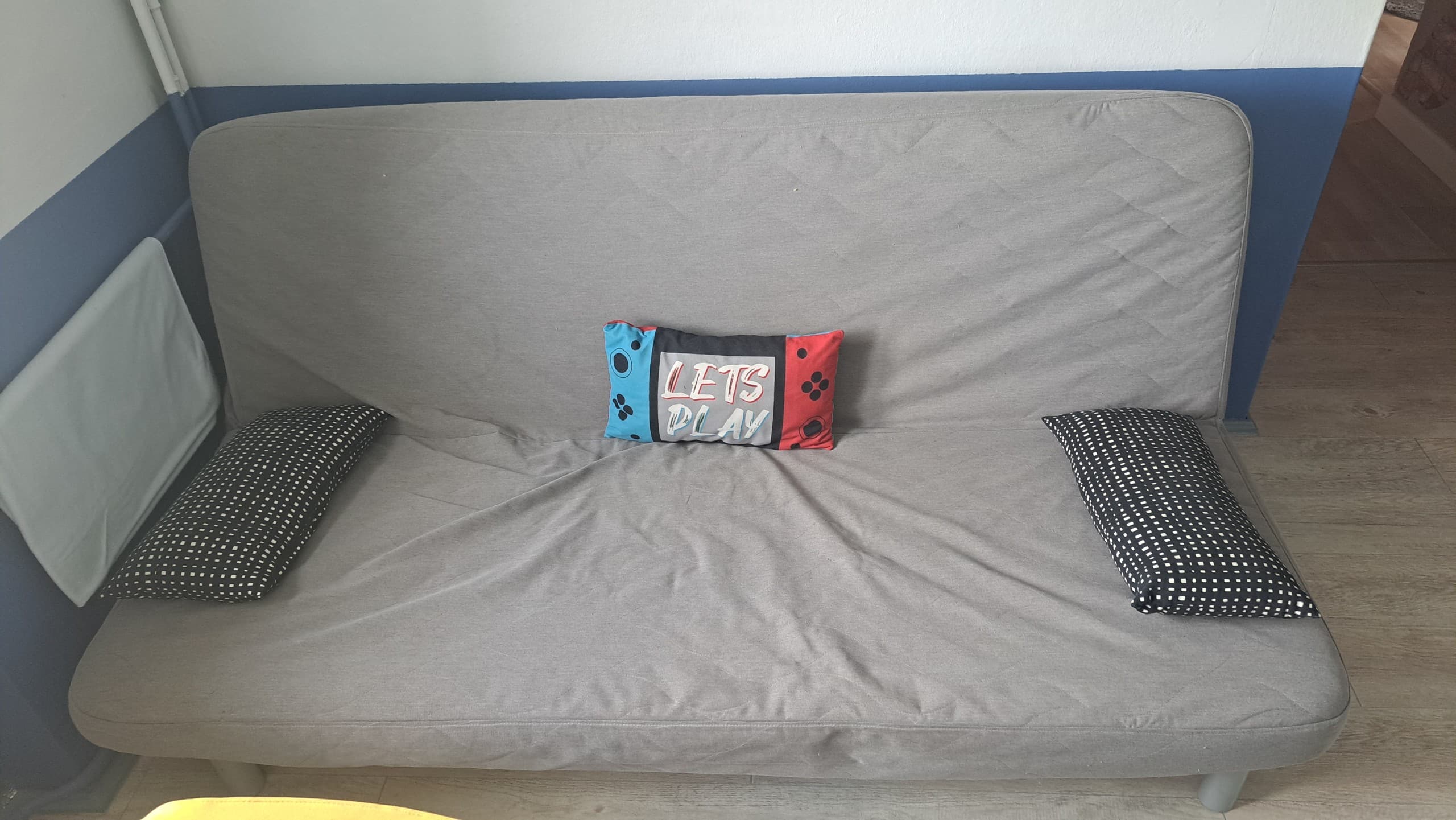 NYHAMN sofa 3-osobowa, rozkładana, z materacem piankowym/Knisa szary/beż