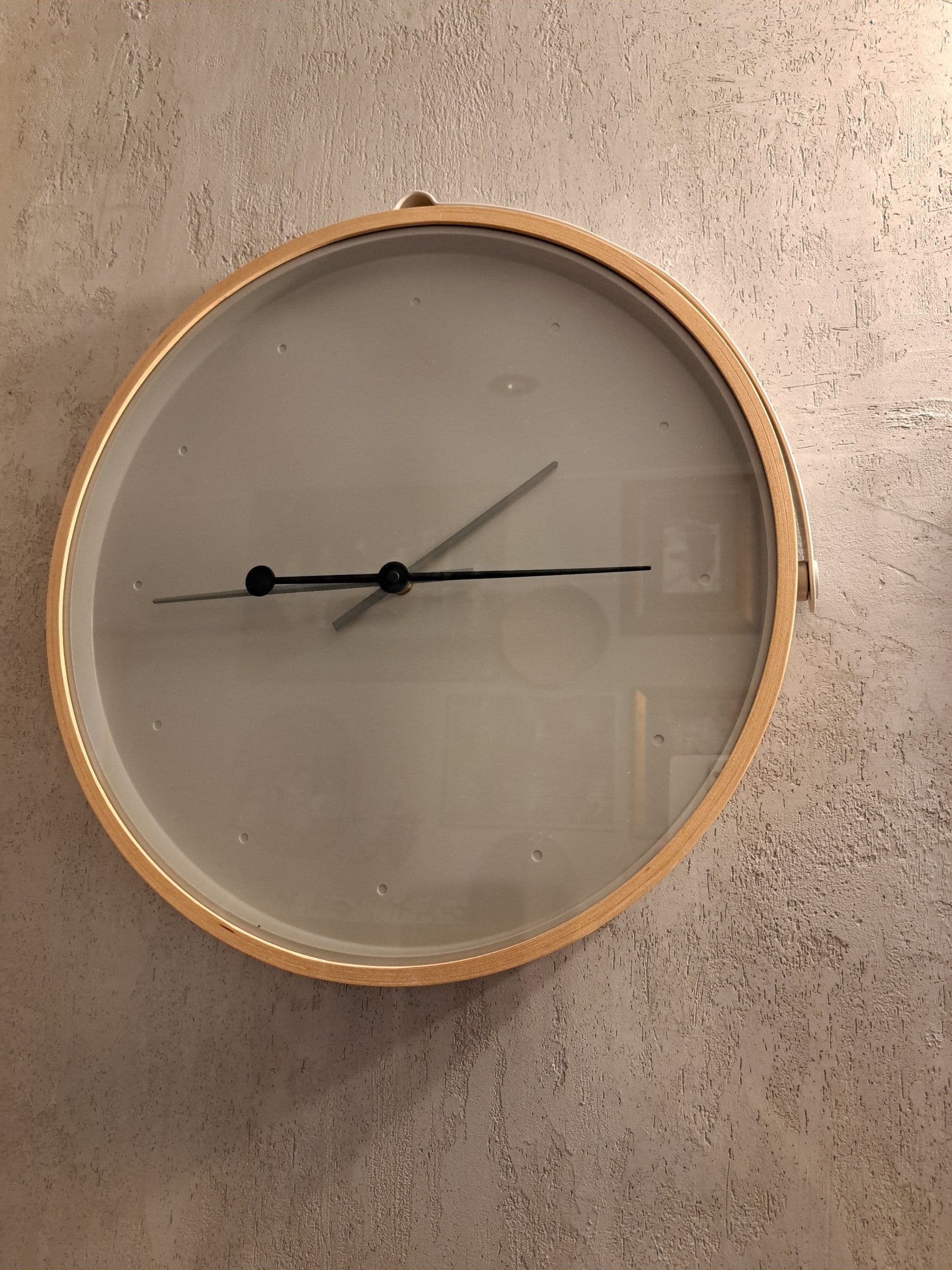 ROTBLÖTA zegar ścienny, okleina jesionowa/jasnoszary, 42 cm