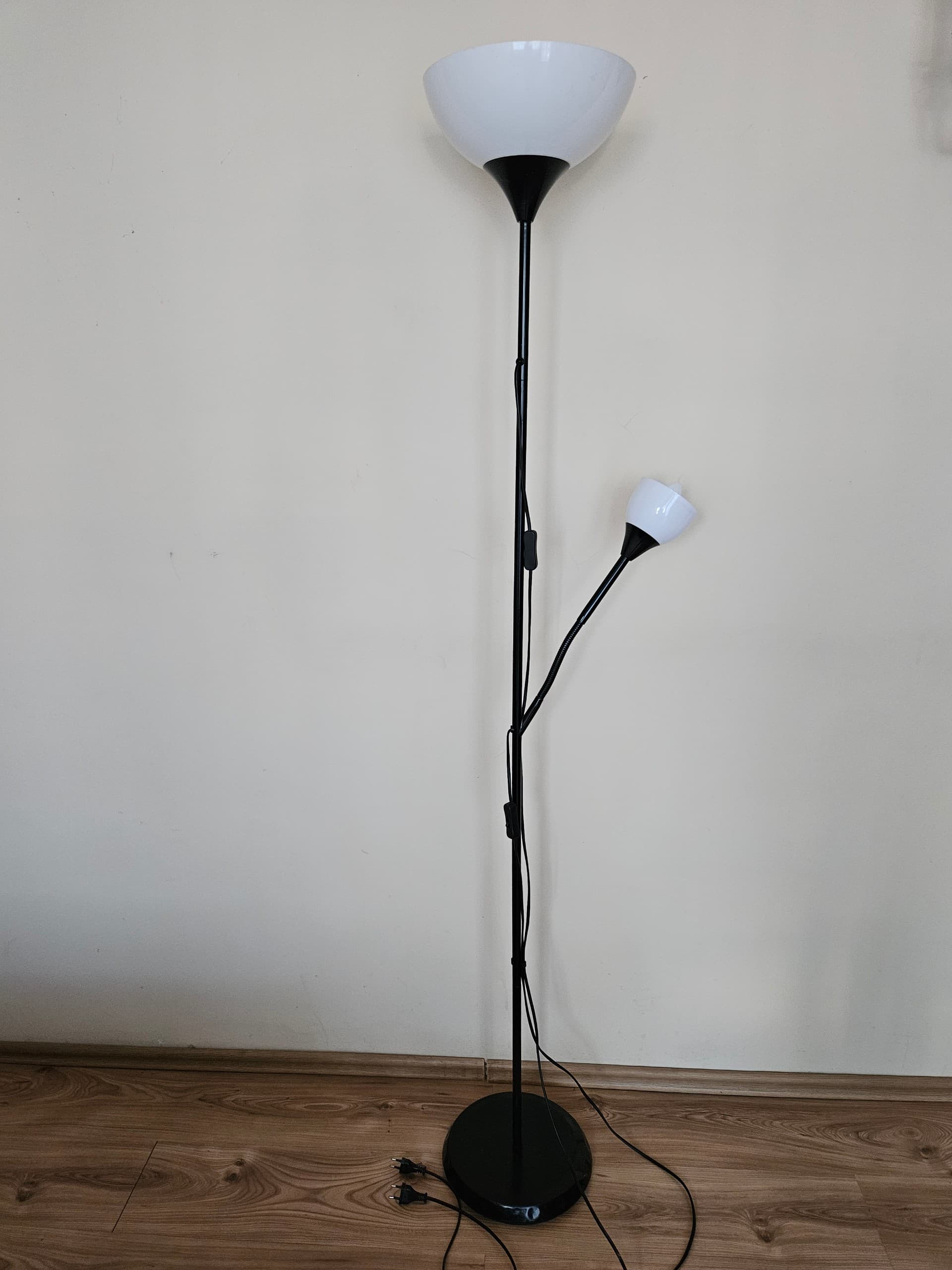 TÅGARP lampa podłogowa/do czytania, czarny/biały