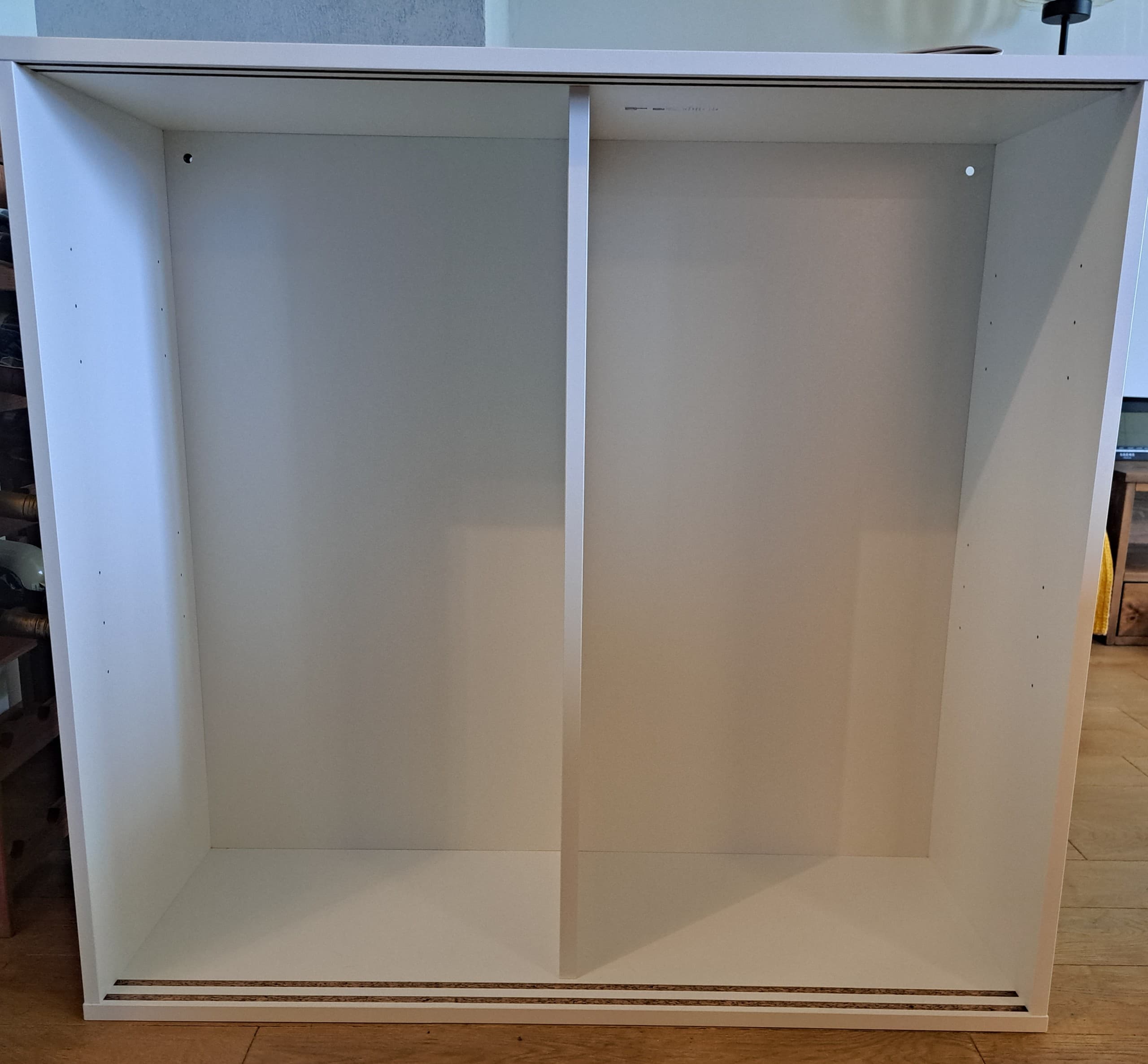 VIHALS witryna z drzwiami przesuwnymi, biały, 95x37x90 cm