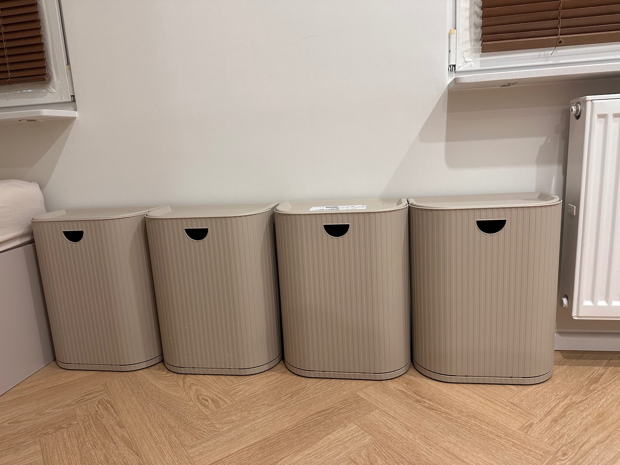 GÅRDSBUTIK kosz plastikowy z pokrywką, szarobeżowy, 21 l