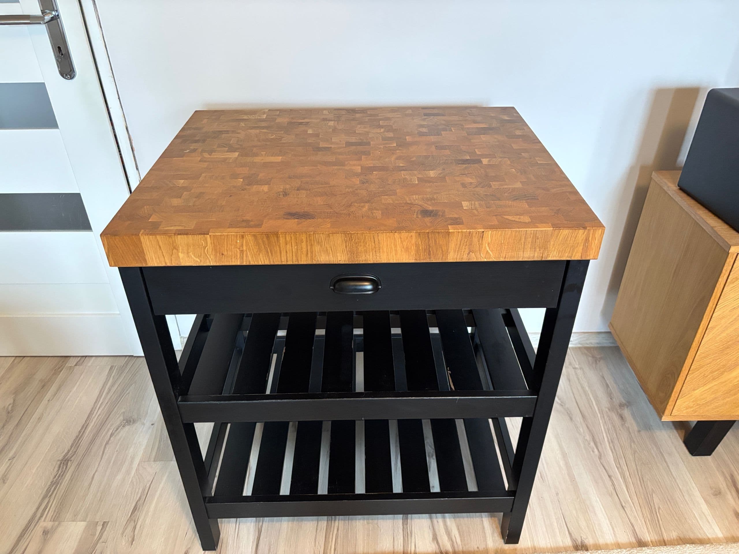 Vadholma wyspa czarny/dąb, 79 (sz) x90 (wy) x63 (gł) cm
