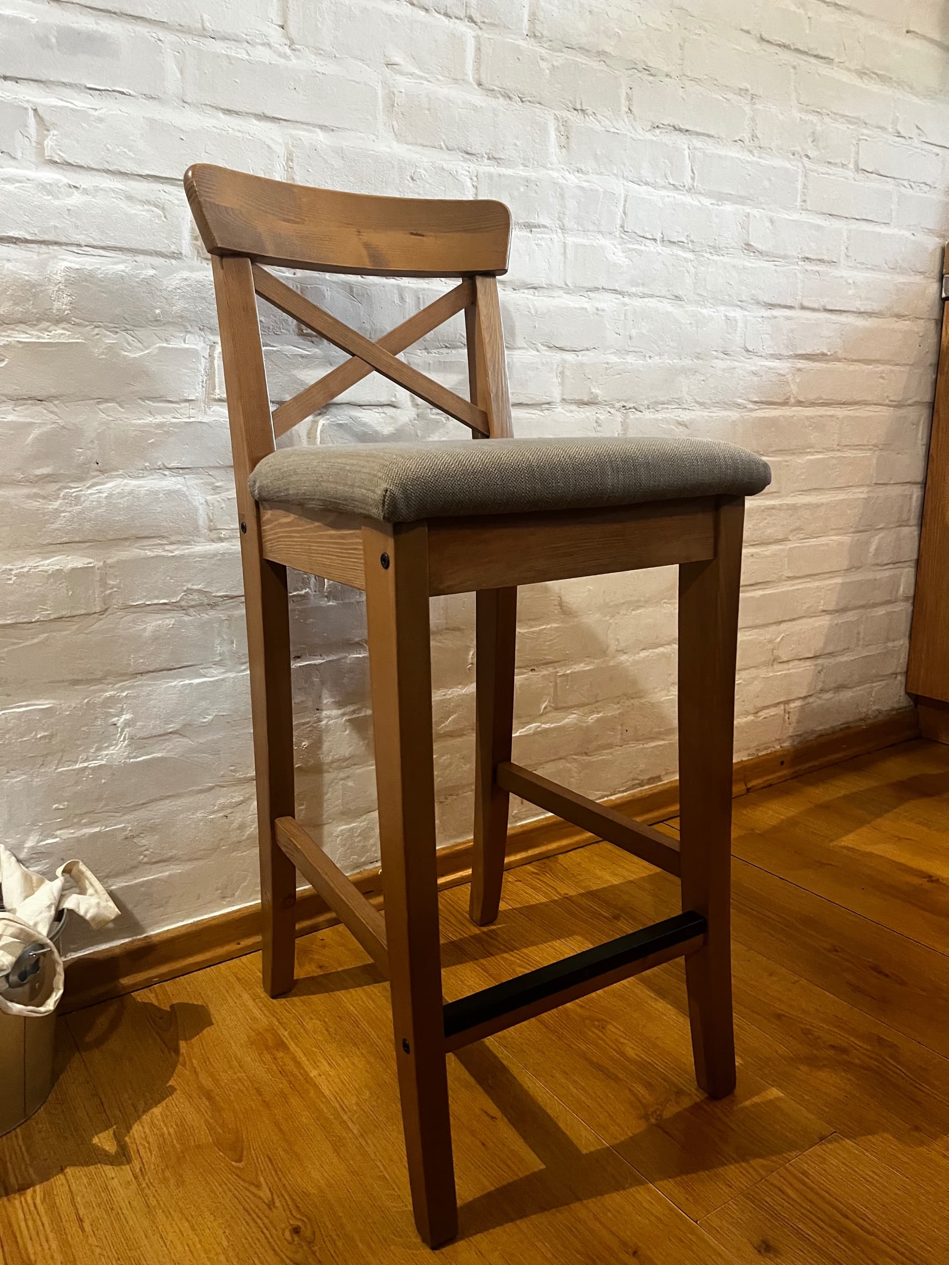 ROSENTORP Stołek barowy z oparciem, wysokość blatu/biały, 63 cm