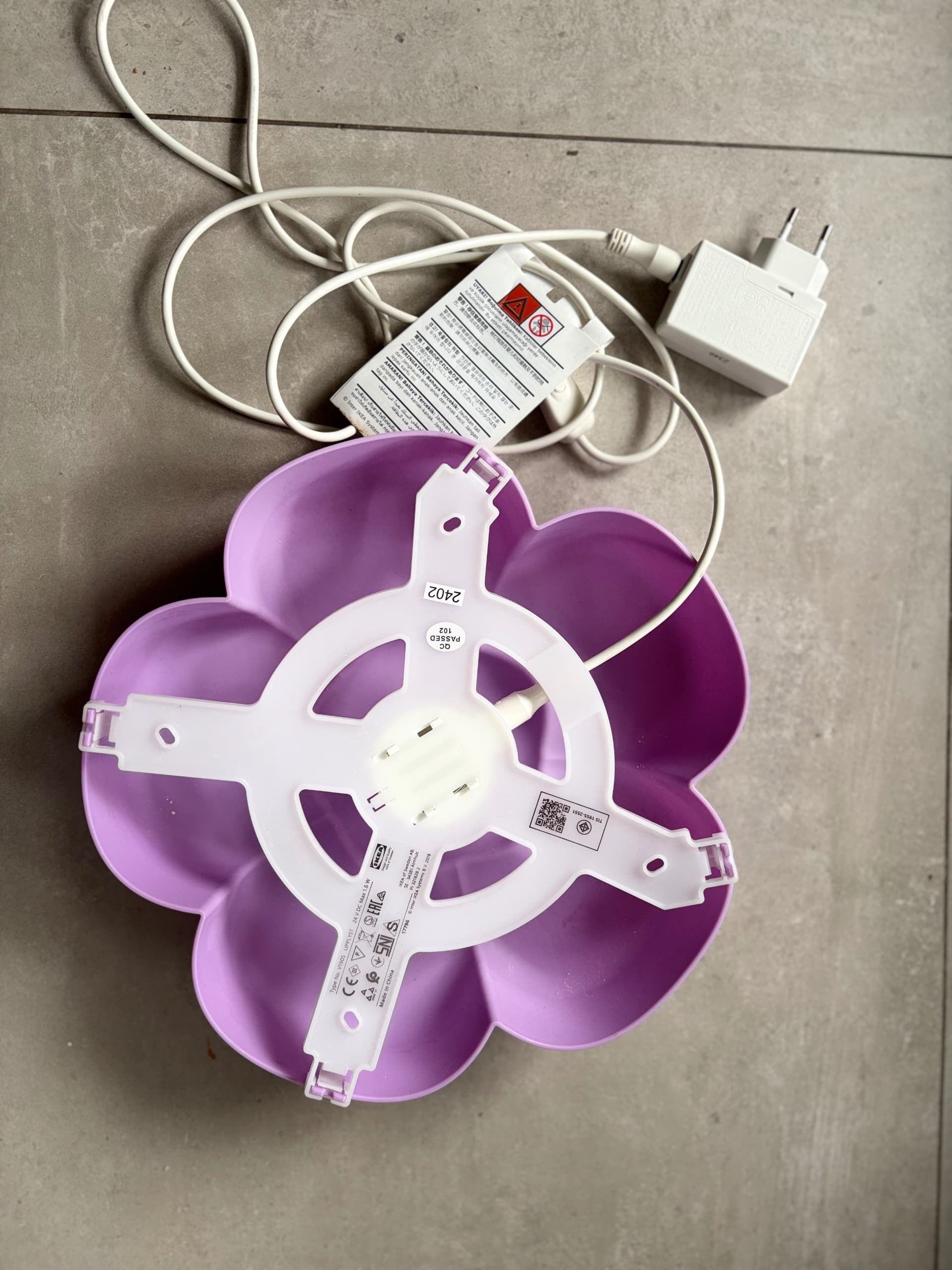 UPPLYST lampa ścienna LED, kwiat liliowy