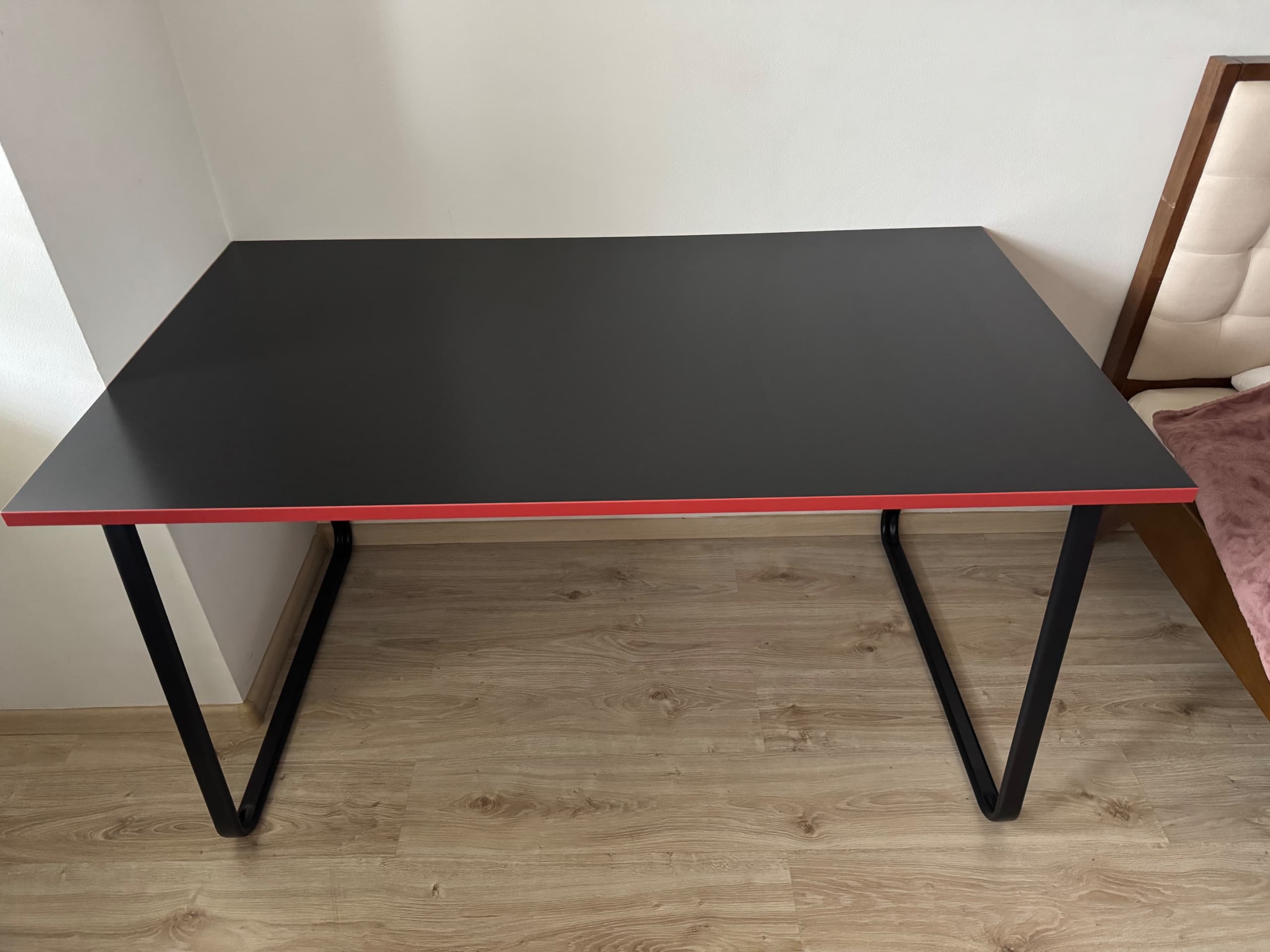 HUVUDSPELARE biurko gamingowe, czarny, 140x80 cm