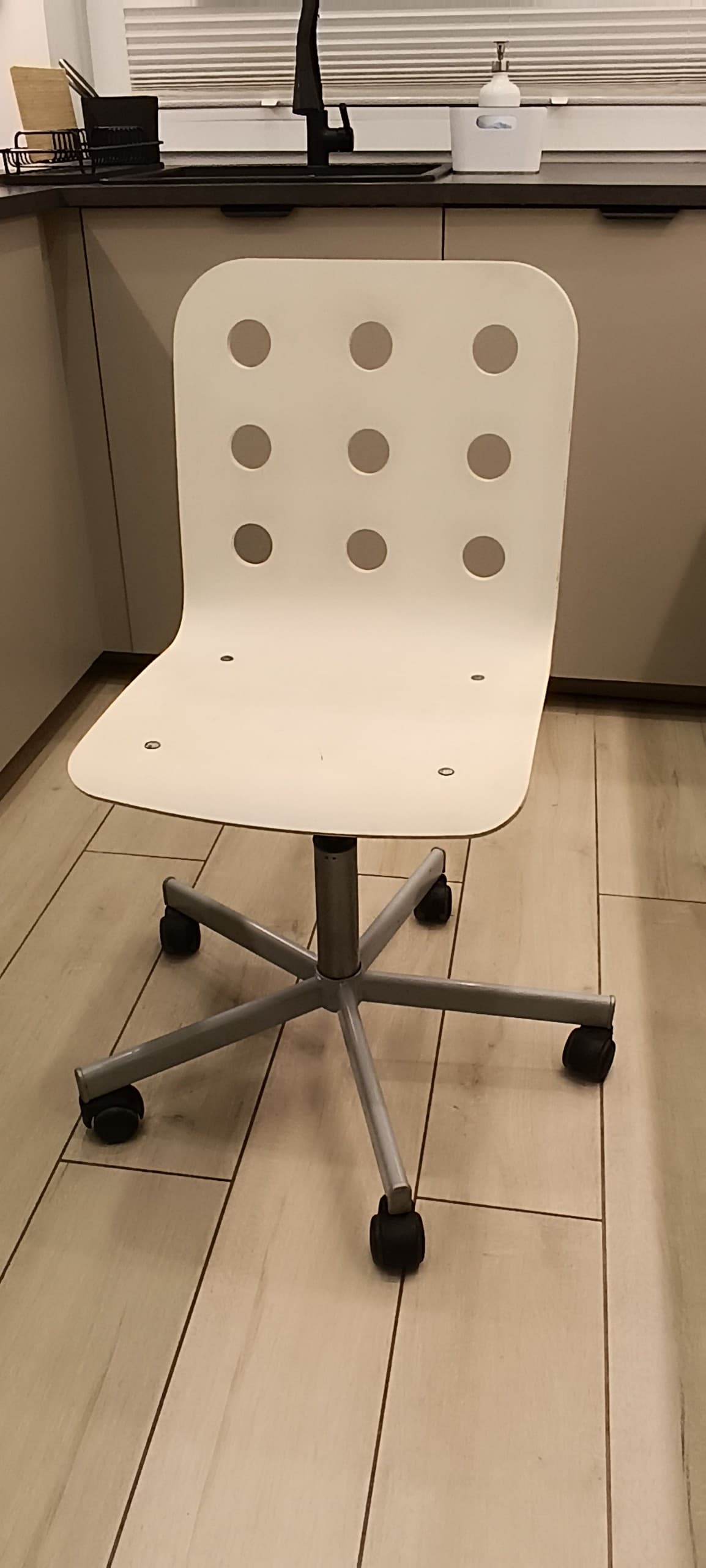 Krzesło JULES obrotowe białe / srebrne