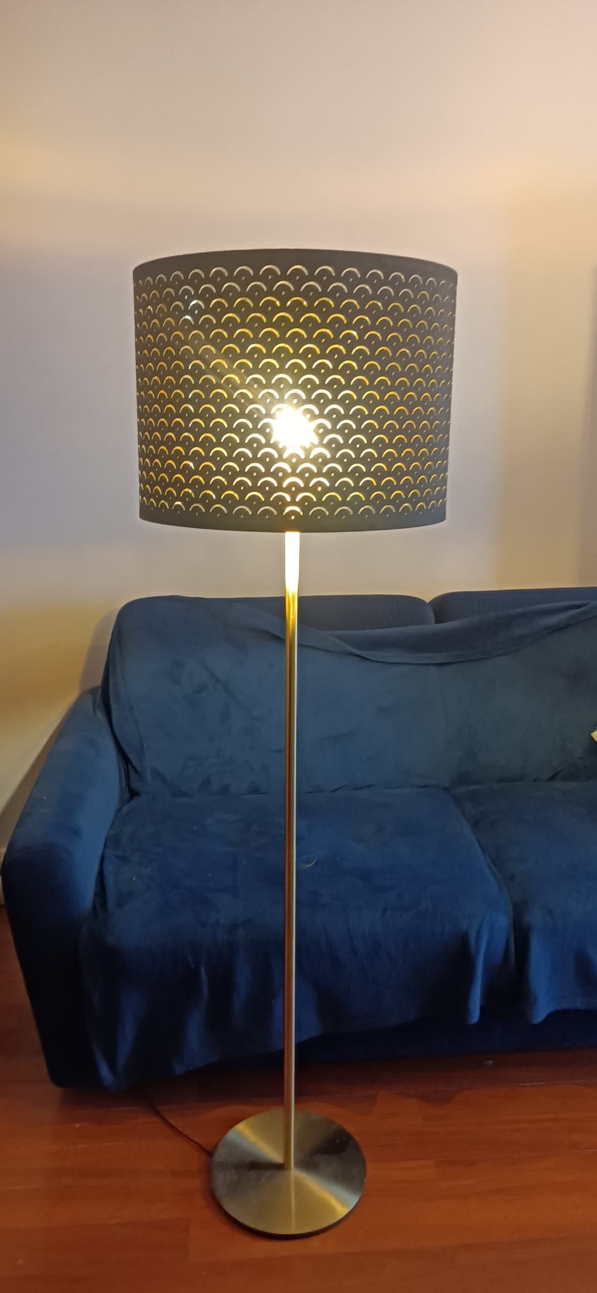 NYMÖ / SKAFTET lampa podłogowa, czarny mosiądz/mosiądz