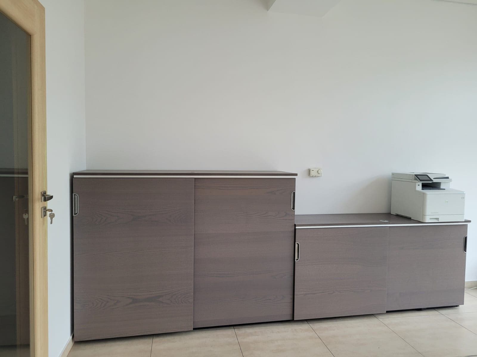GALANT szafka z drzwiami przesuwnymi, okl jesionowa bejcowana na czarno, 160x120 cm