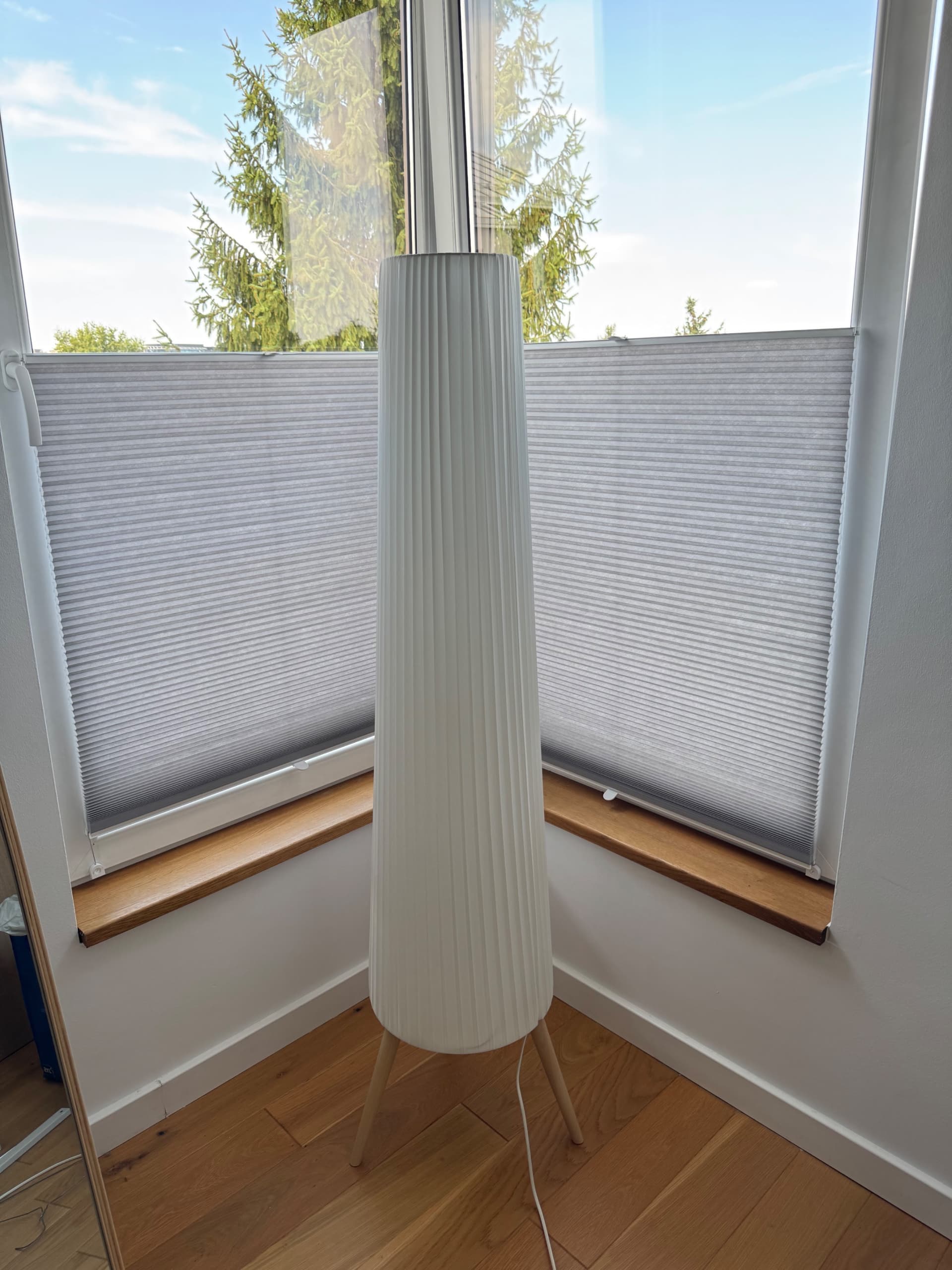 ÖKENSAND lampa podłogowa, buk/biały