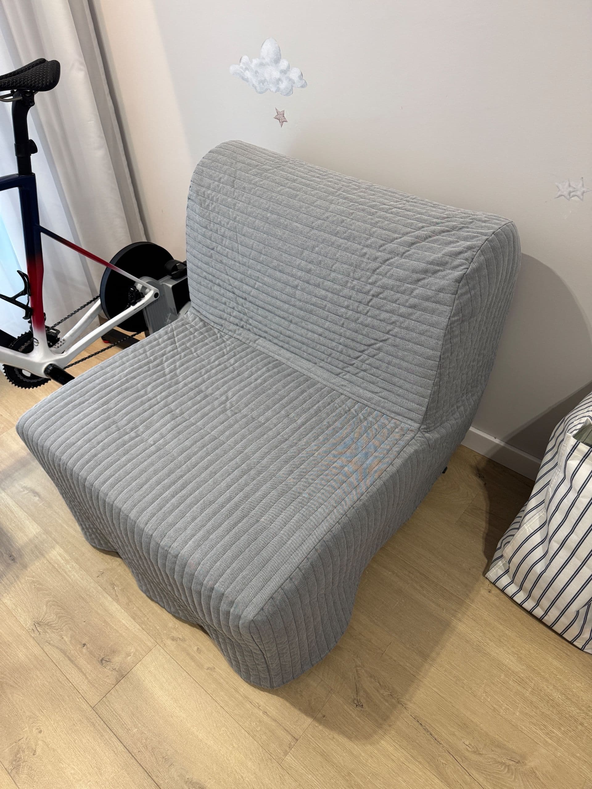 LYCKSELE LÖVÅS fotel rozkładany, Knisa jasnoszary