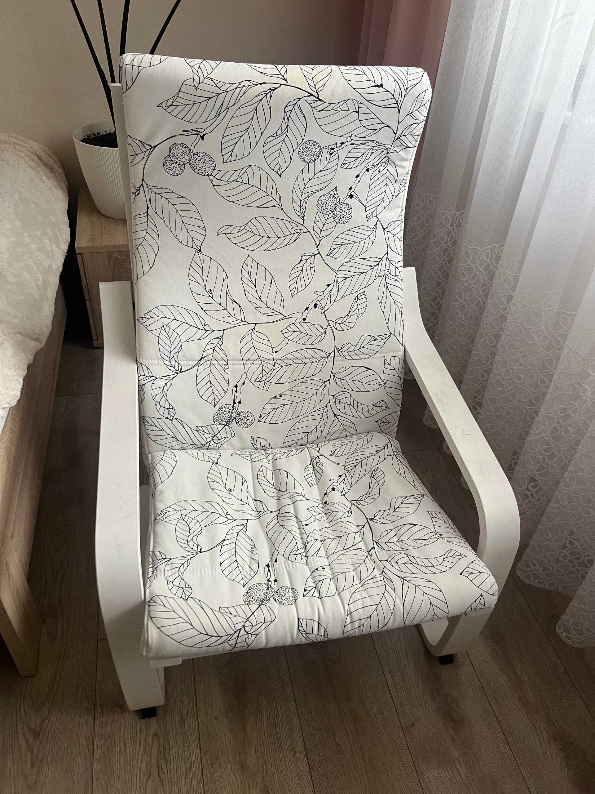 POÄNG fotel, okleina dębowa bejcowana na biało/Knisa jasnobeżowy